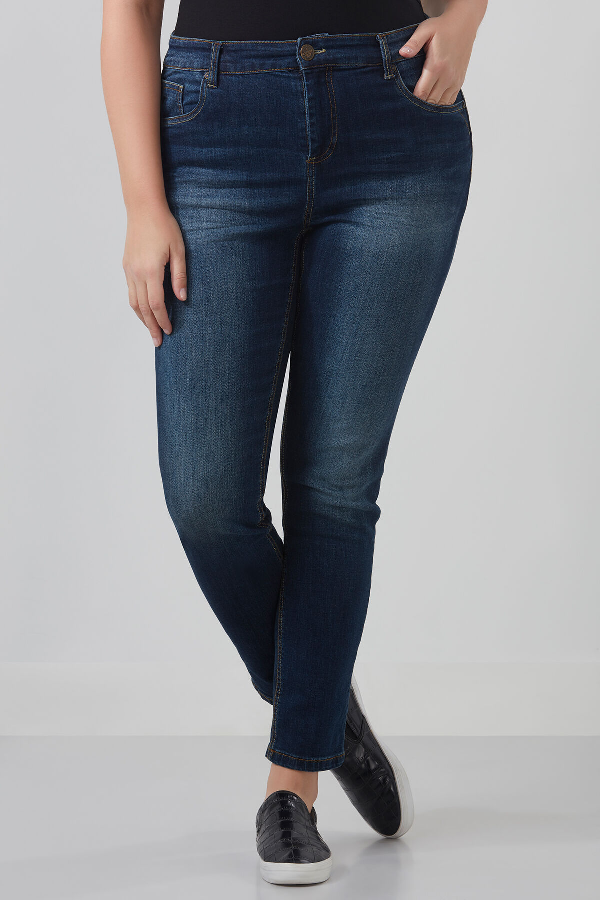 Mujeres con deals pantalón ajustado