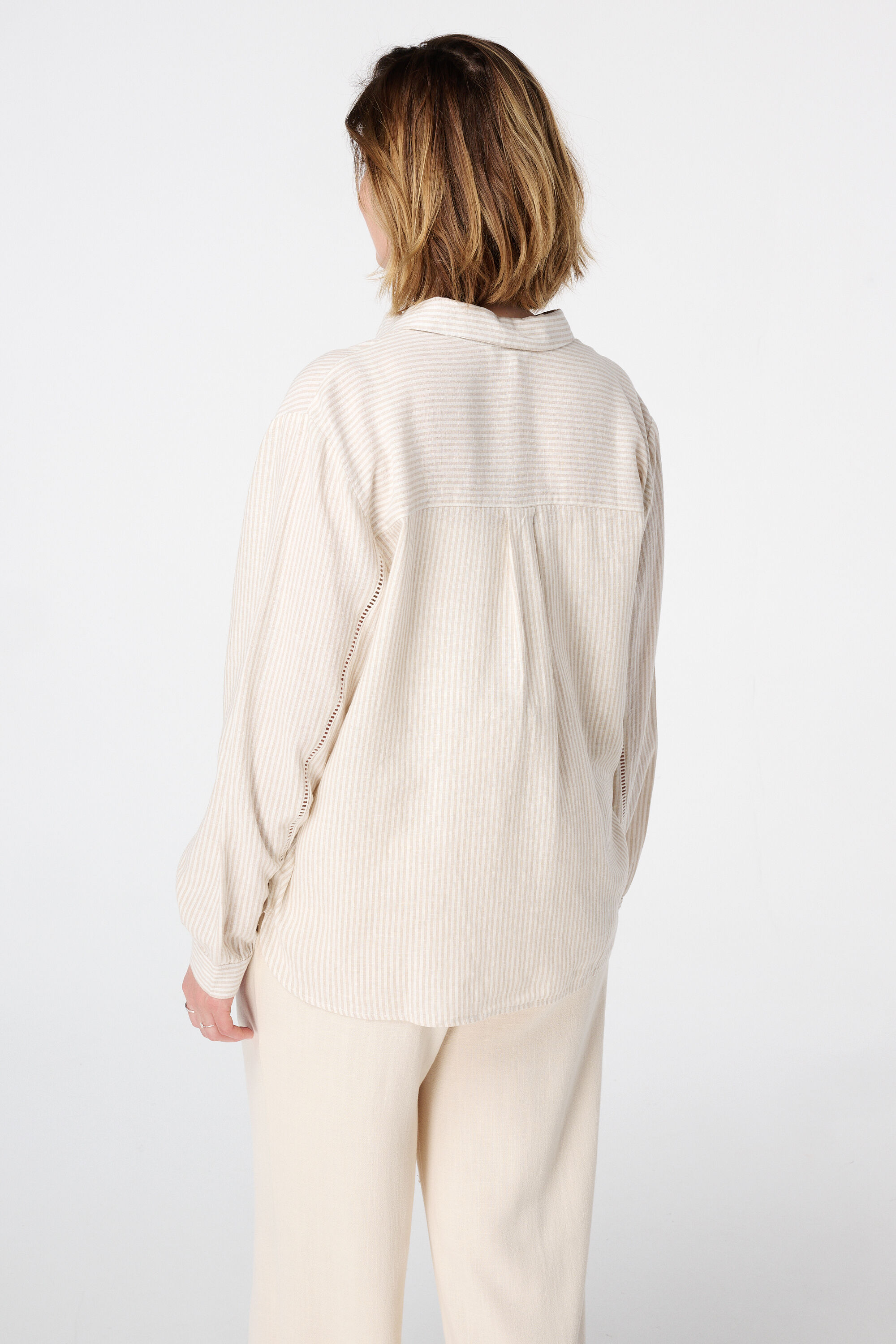 Blusa de lino con patr&oacute;n de rayas image number 3