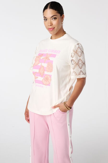 Camiseta con mangas bordadas Camiseta con mangas bordadas