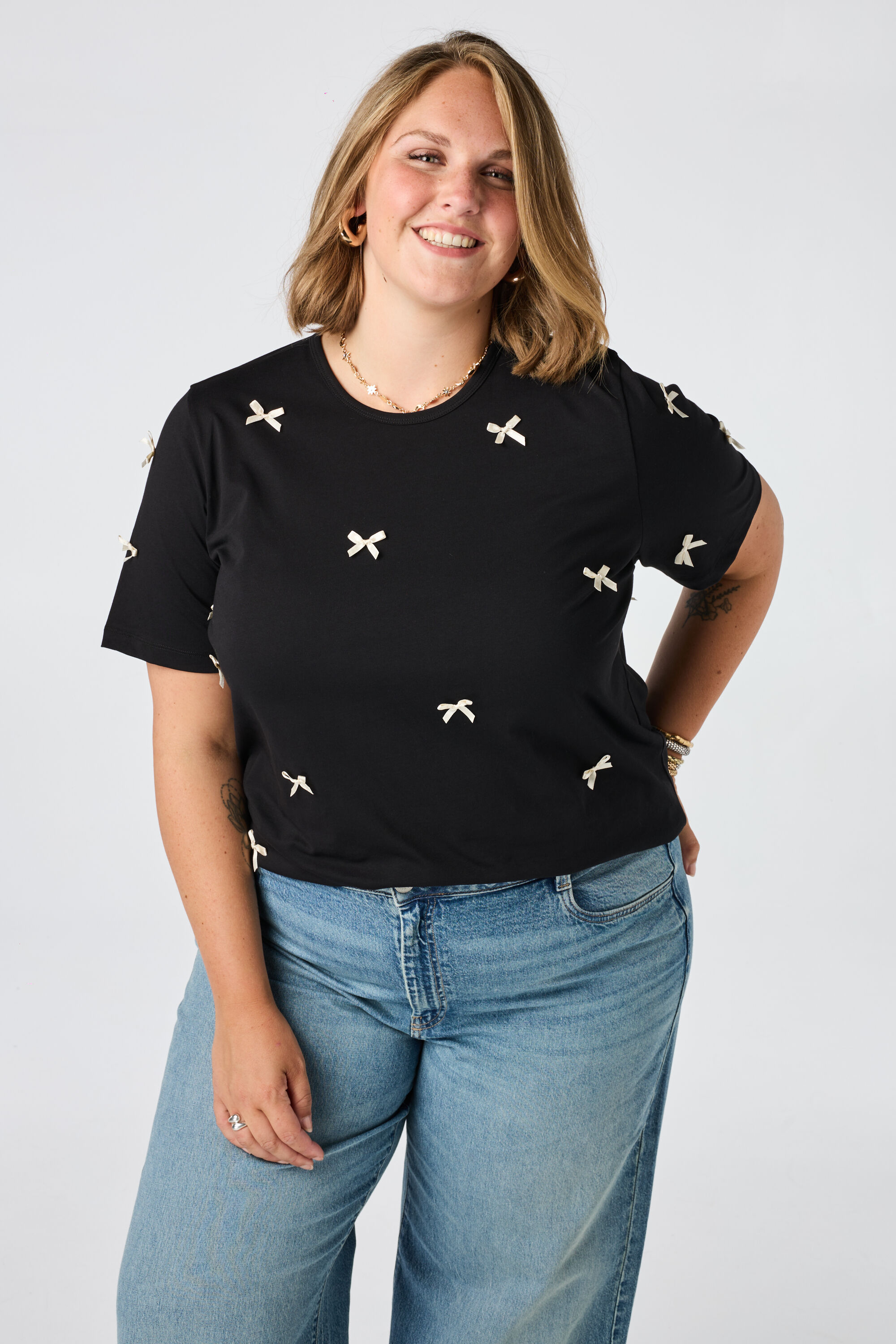 Camiseta con lazos de sat&eacute;n
