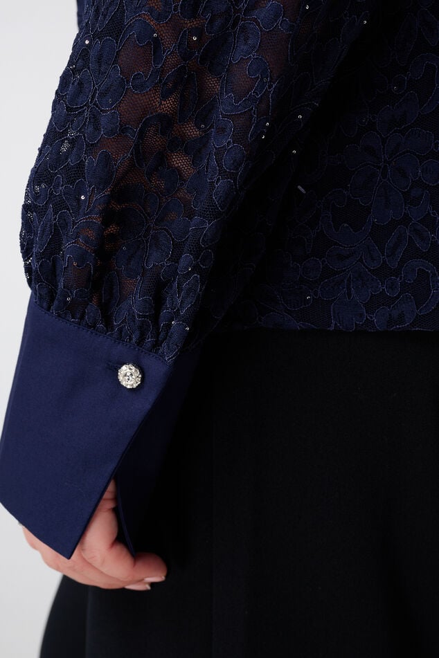 Top con encaje y lentejuelas image number 6