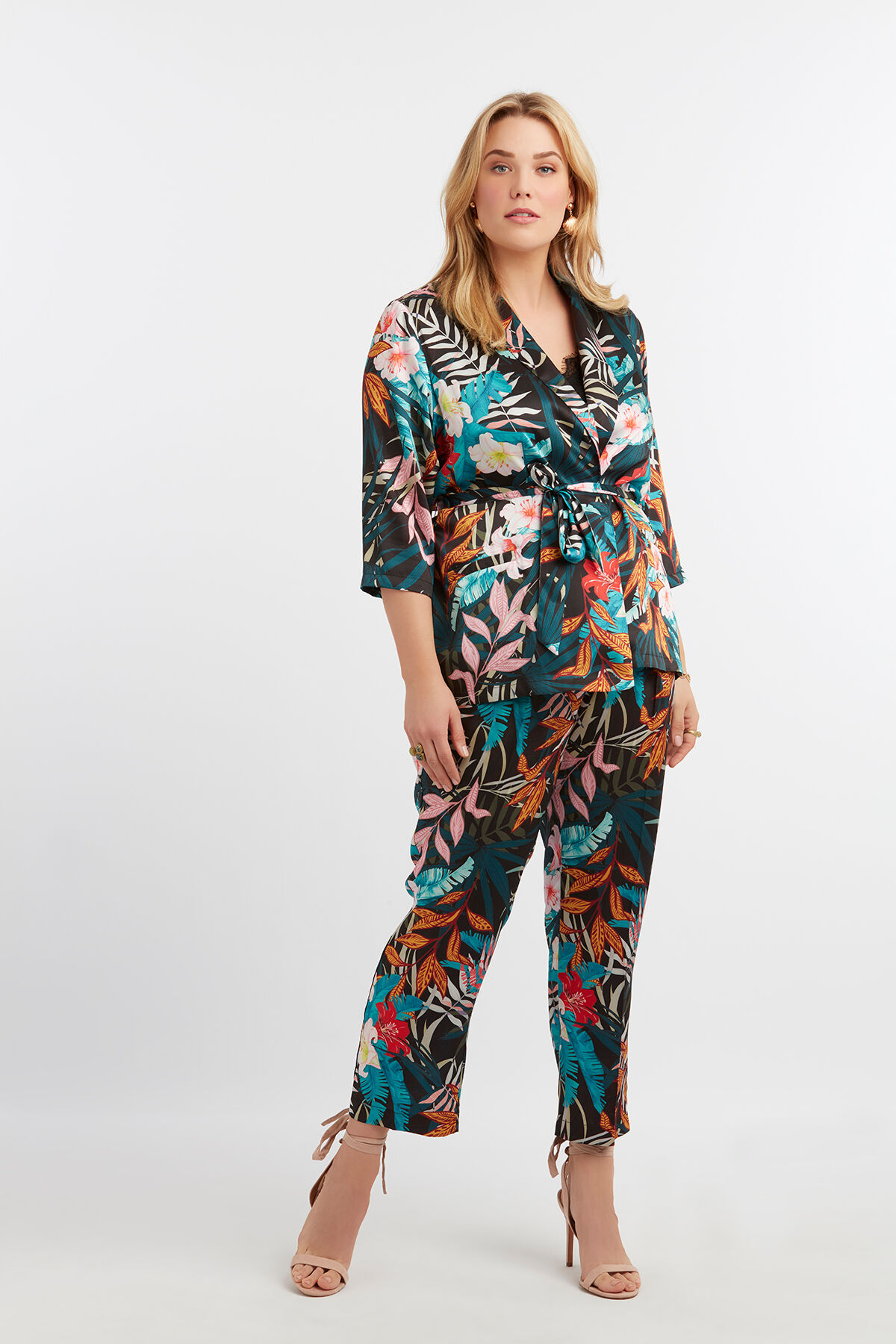 Pantalones estampados image number 7