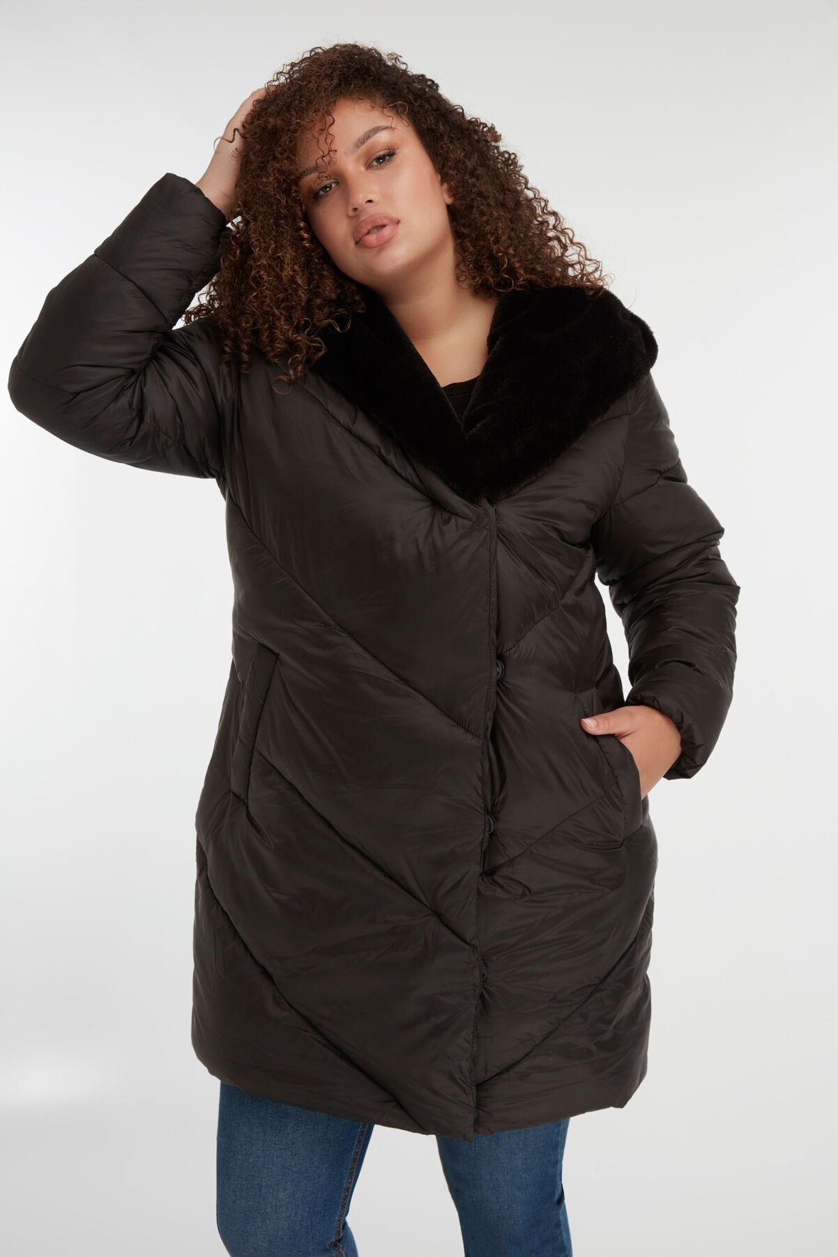 Abrigo acolchado con capucha  image number 6