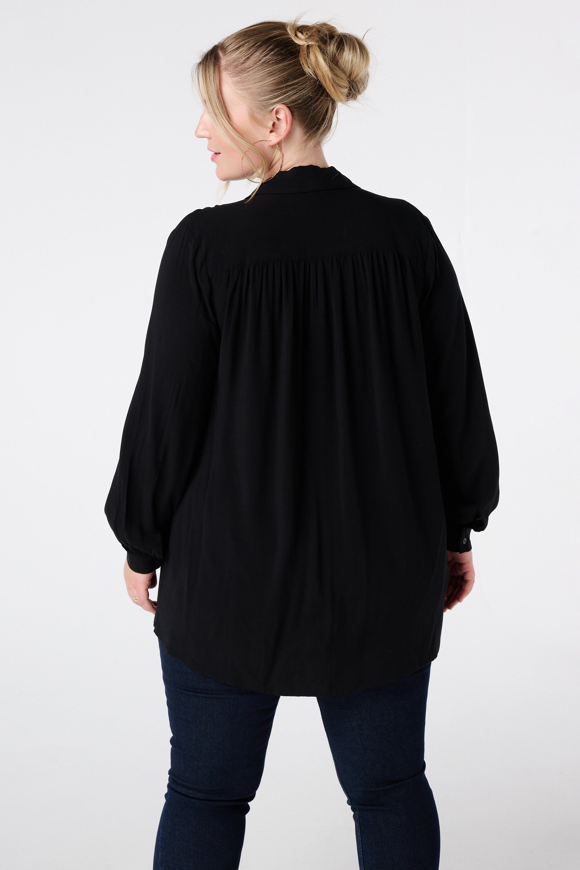 Blusa holgada con cuello en V image number 3