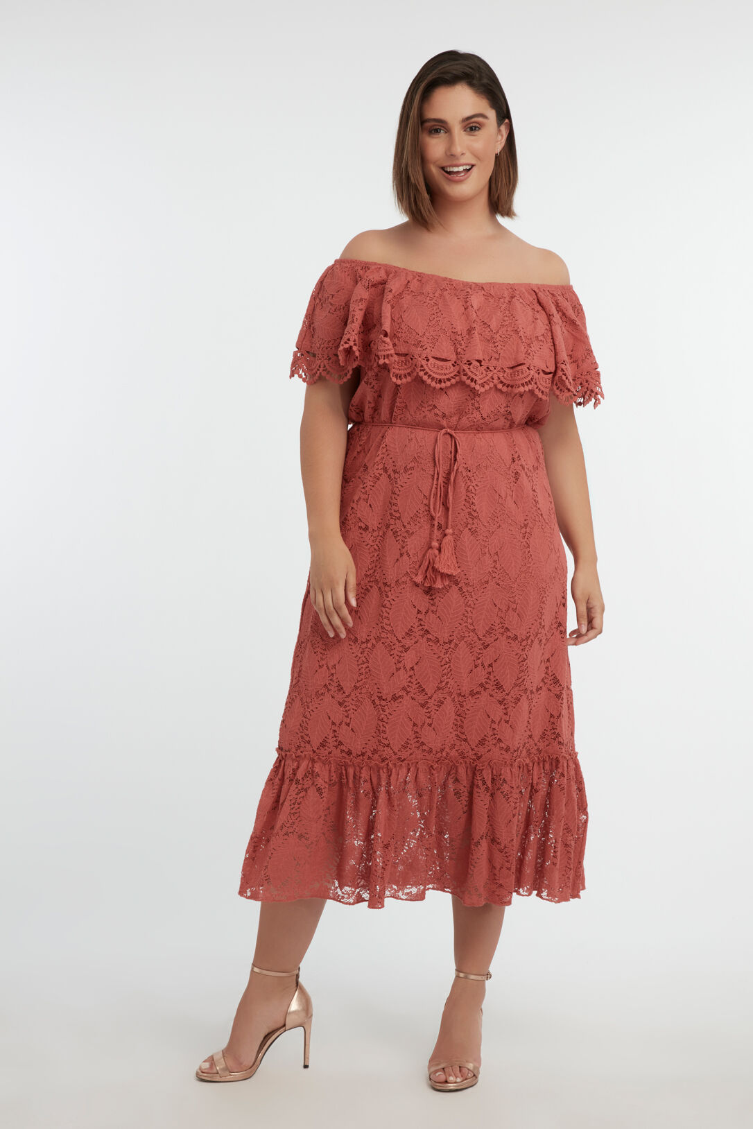 Vestido de encaje con hombros descubiertos image number 7