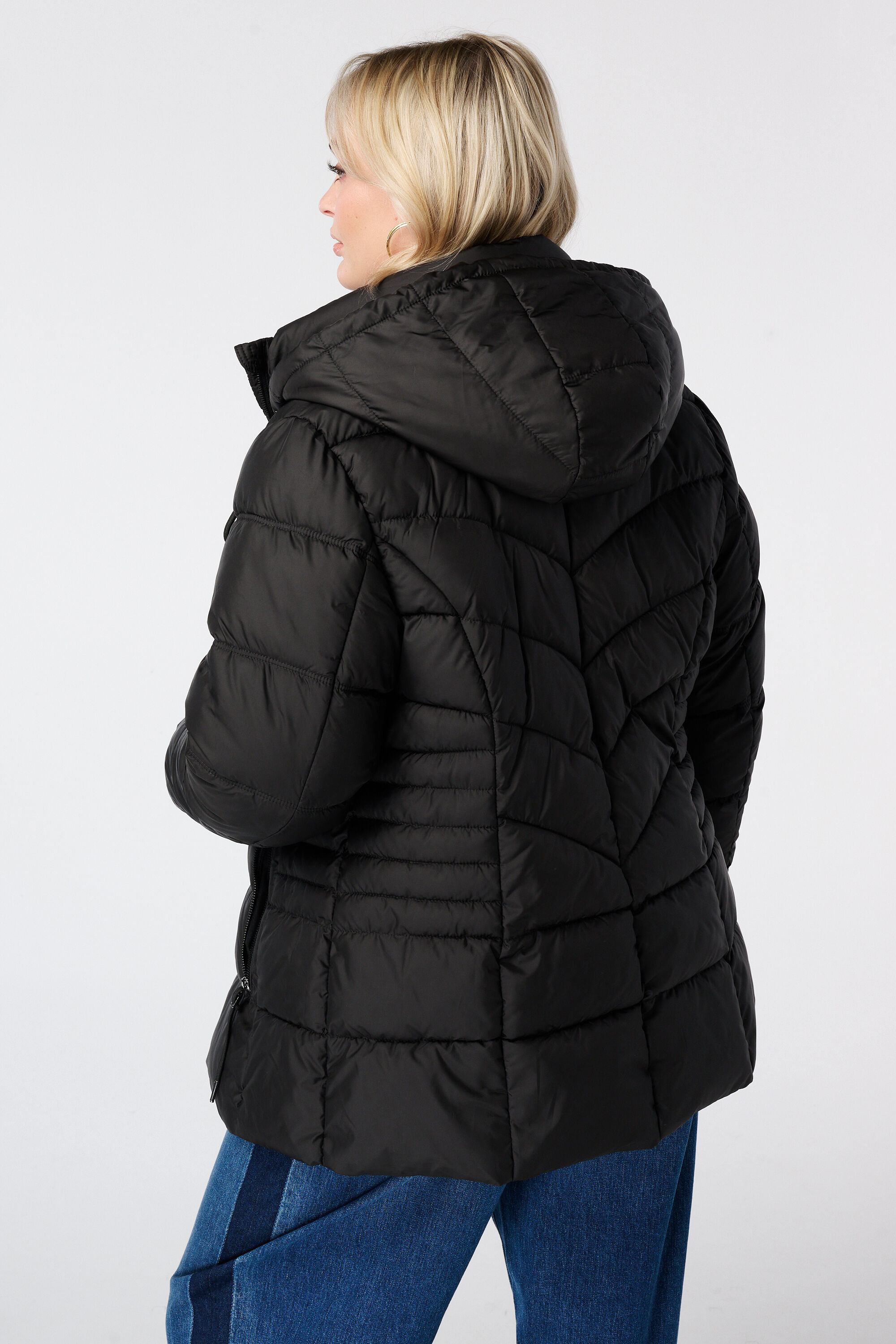 Chaqueta acolchada con capucha image number 3