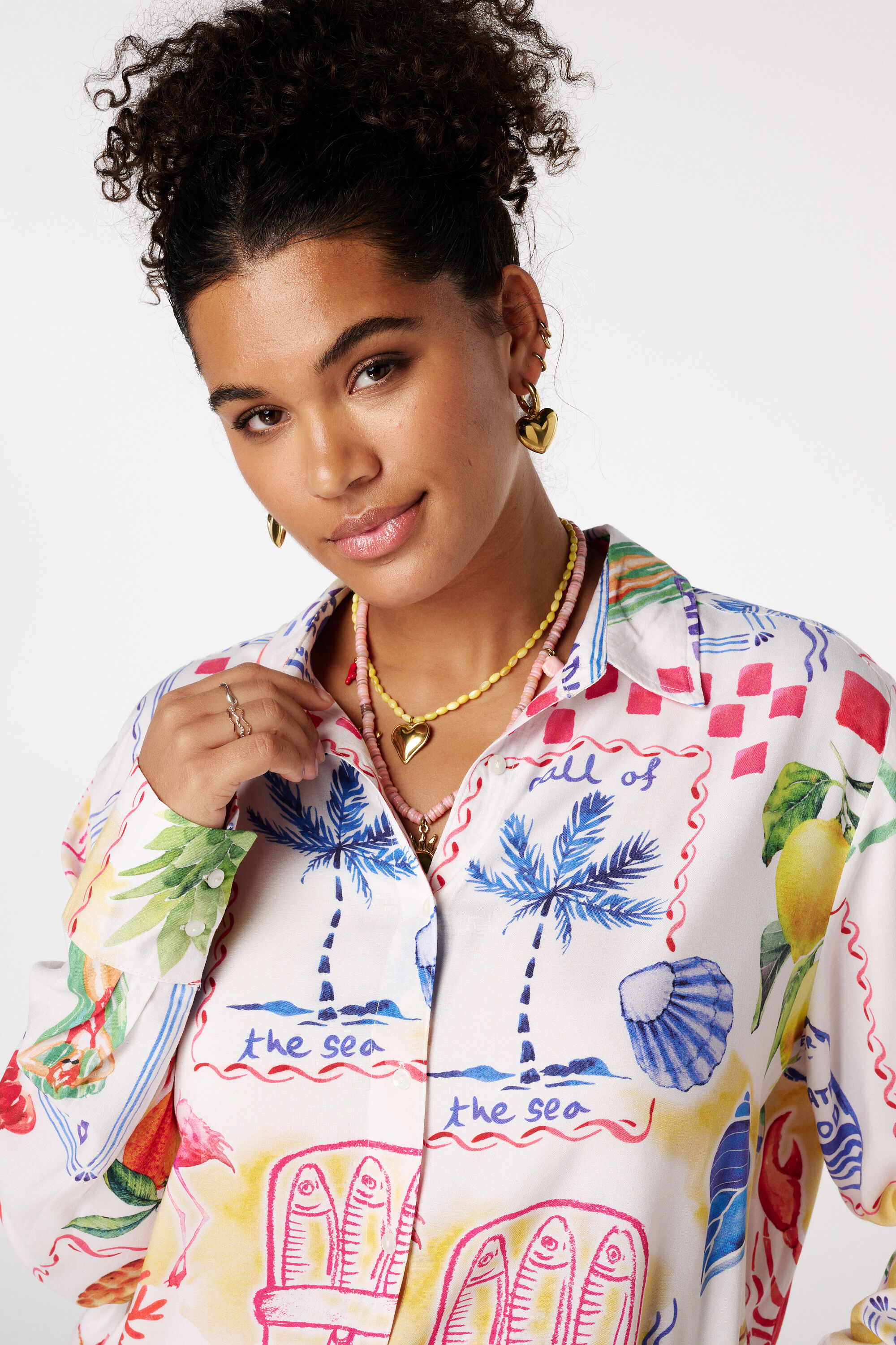 Blusa con estampado tropical image number 4