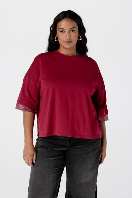 Camiseta con detalles de encaje Camiseta con detalles de encaje