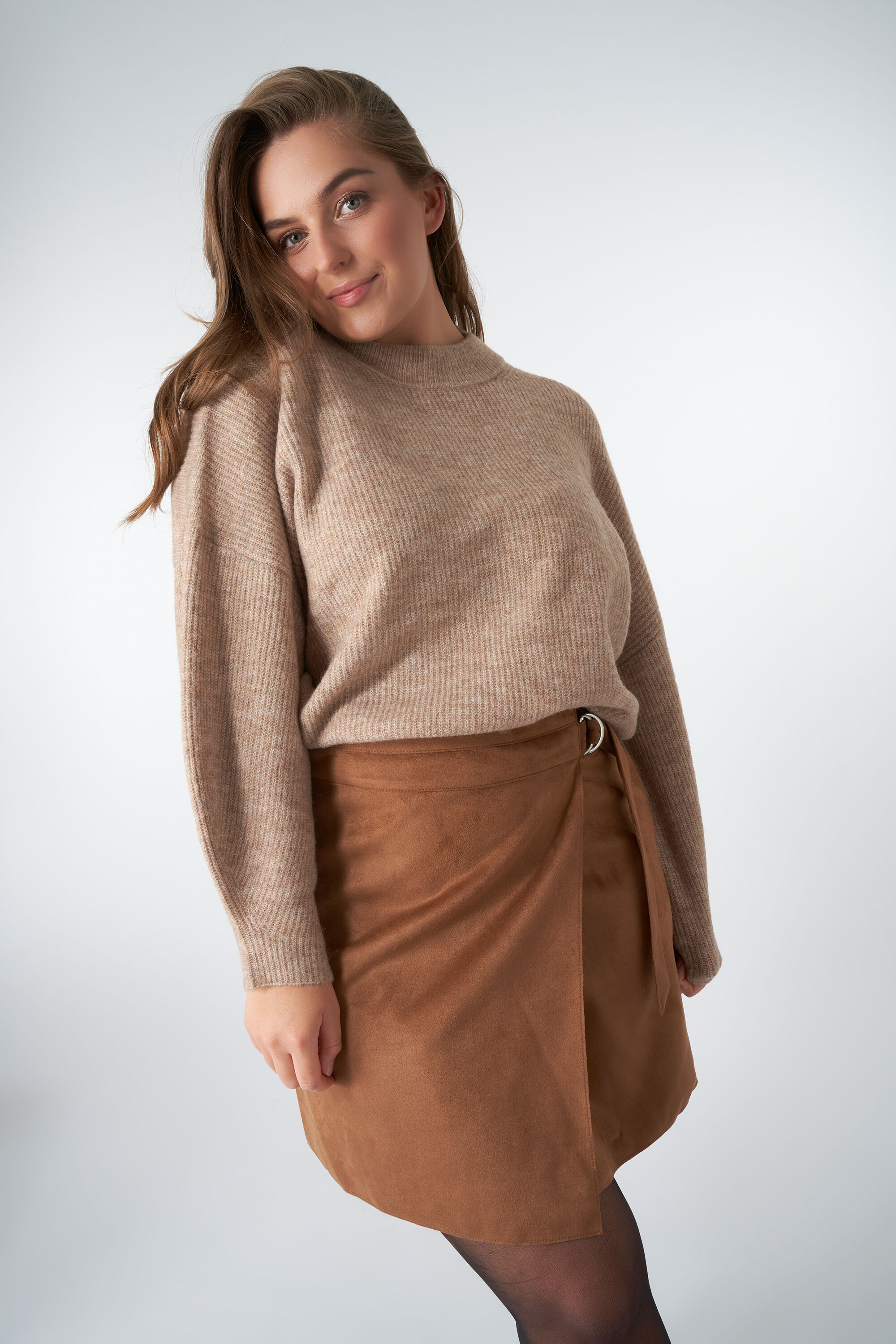 Sobrefalda de ante image number 0