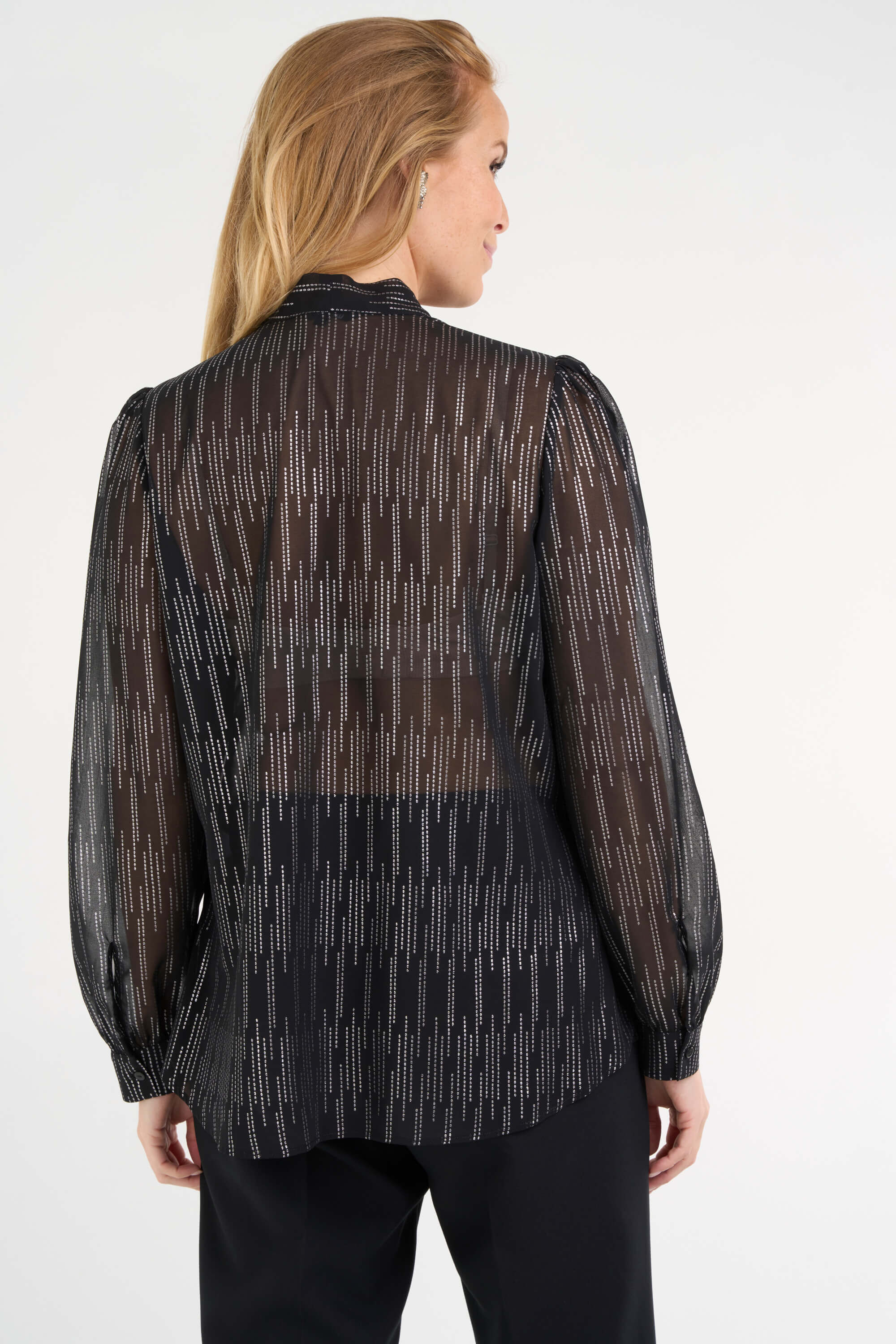 Blusa con estampado plateado image number 3