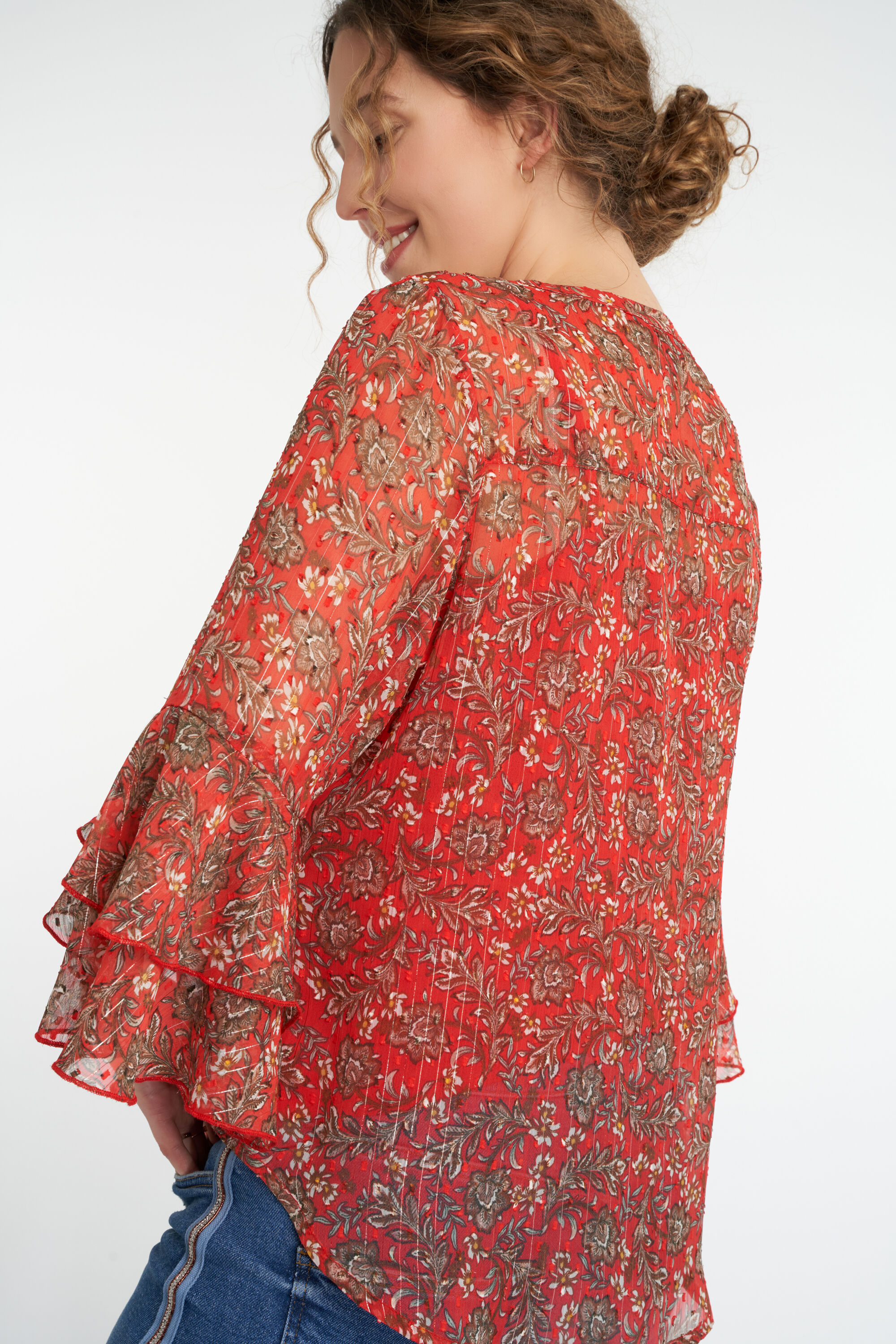 Blusa floral con volantes   image number 5