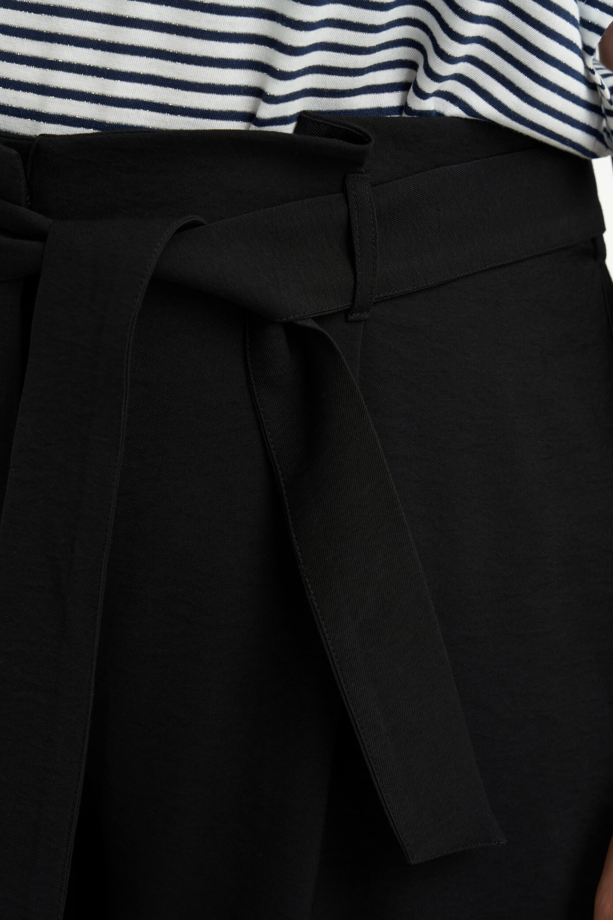 Shorts con un cintur&oacute;n image number 6