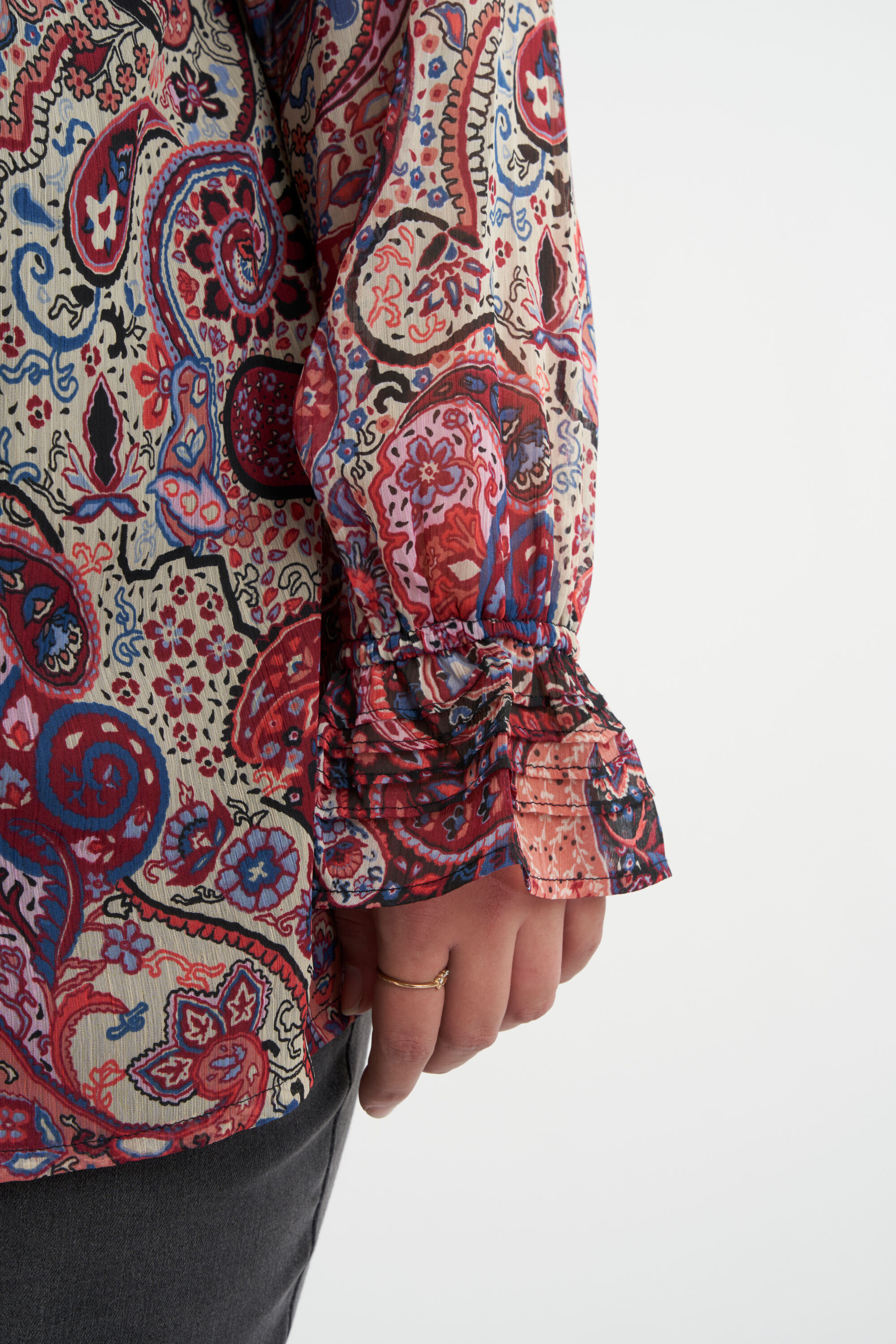 Blusa con estampado paisley image number 4
