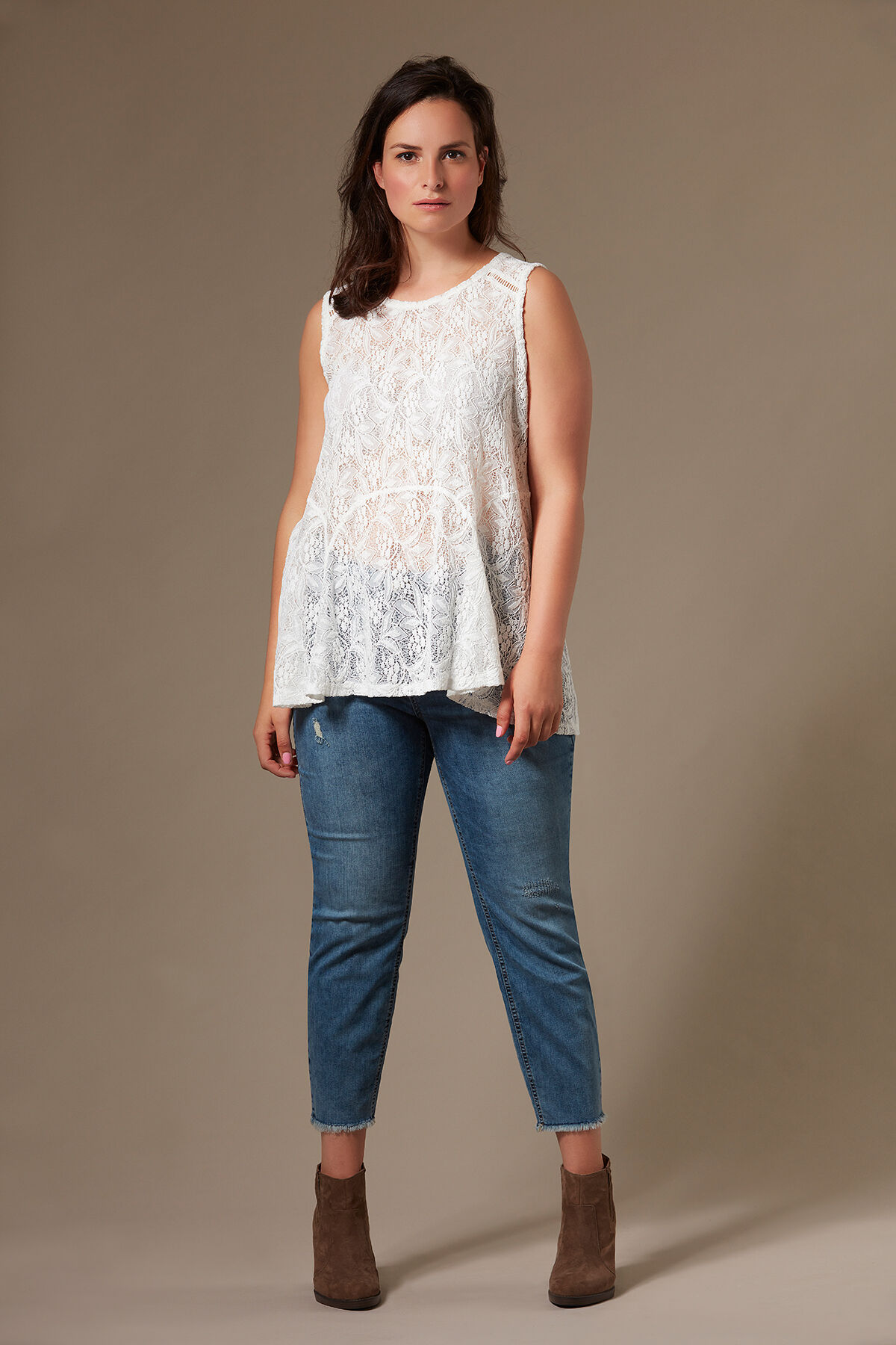 Vaqueros de pitillo rasgados image number 4