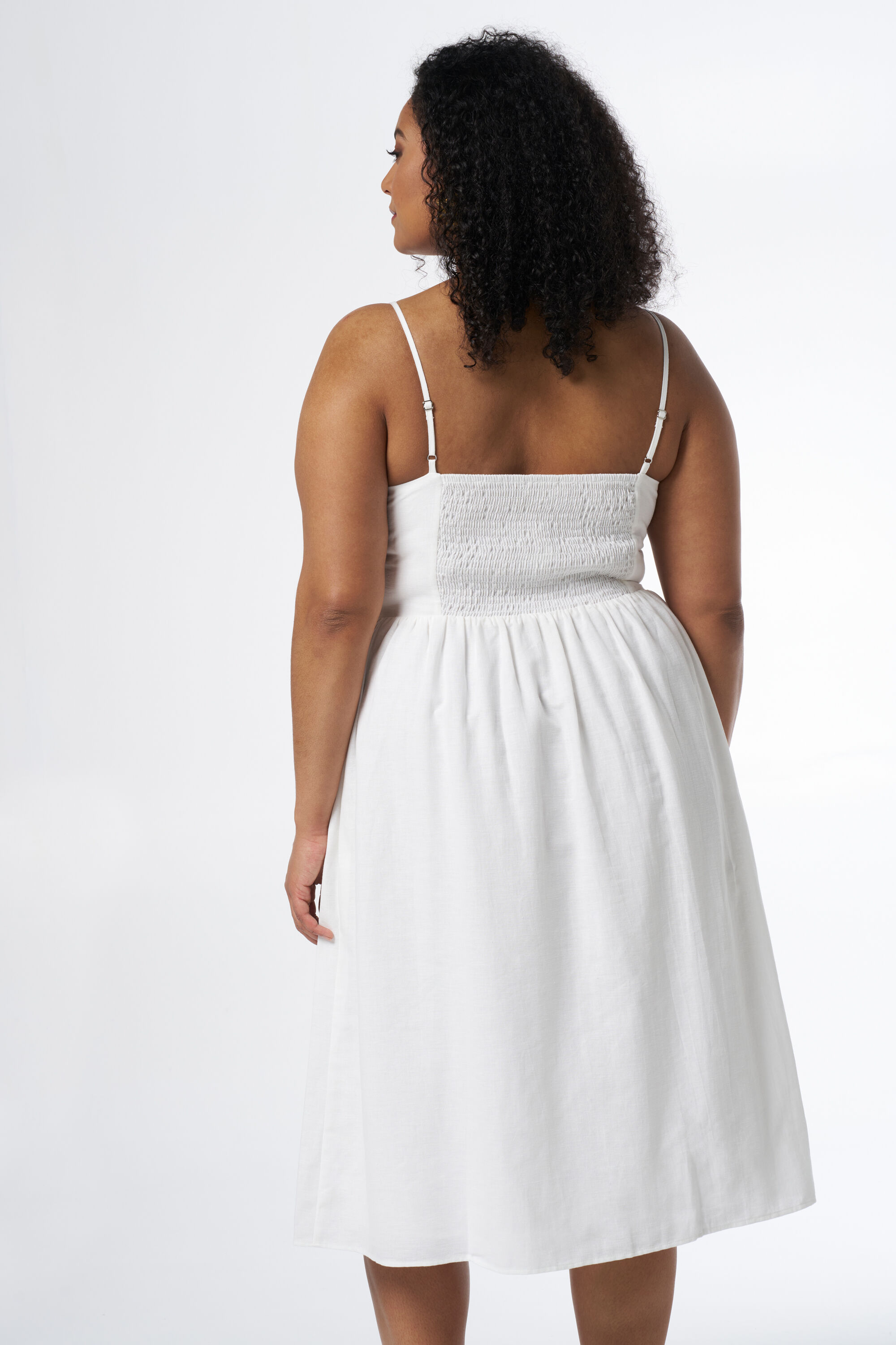 Vestido mido con botones y estampado image number 3