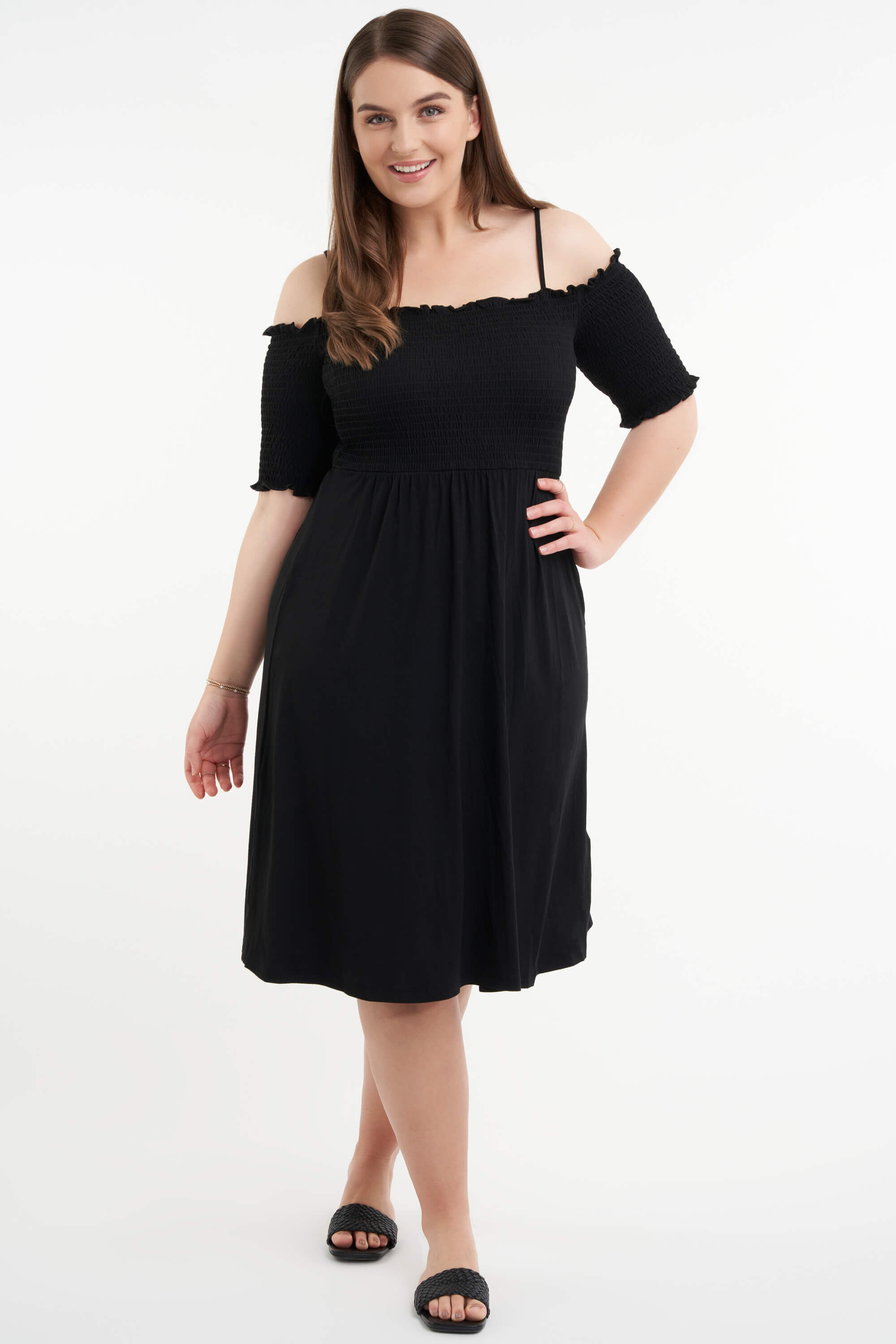 Vestido con los hombros descubiertos image number 6