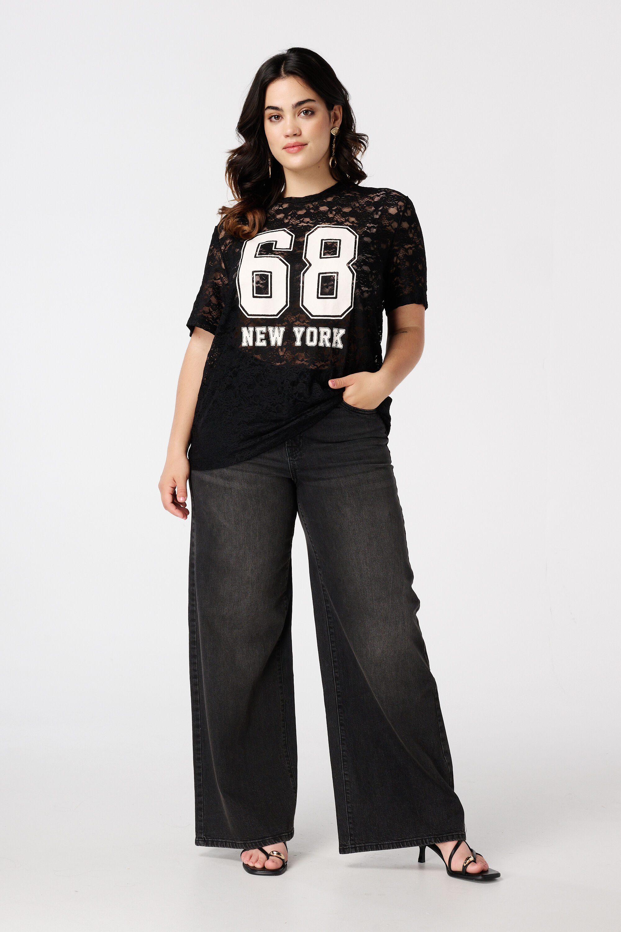 Camiseta deportiva de encaje image number 5