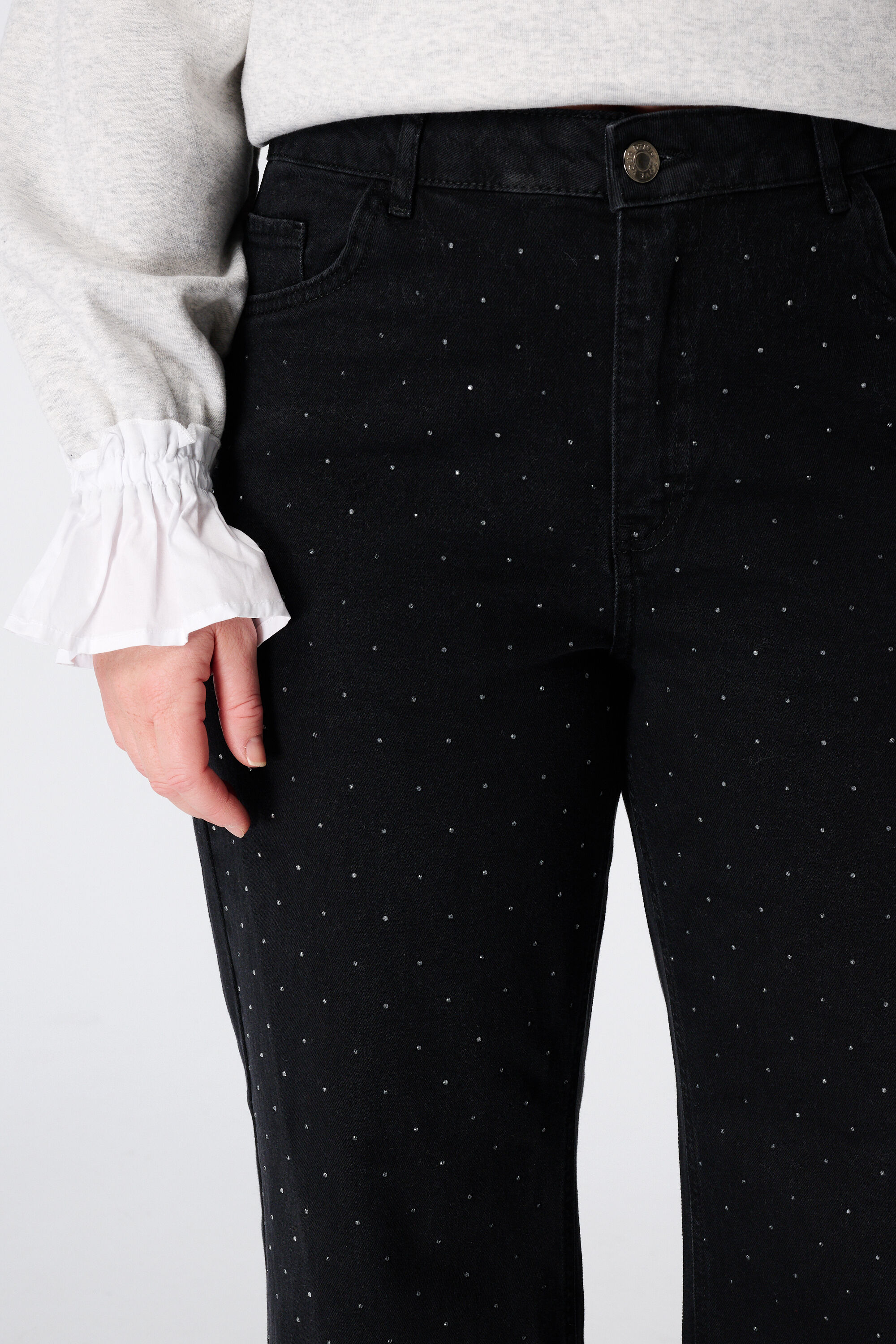 Vaqueros wide leg con tachuelas image number 4