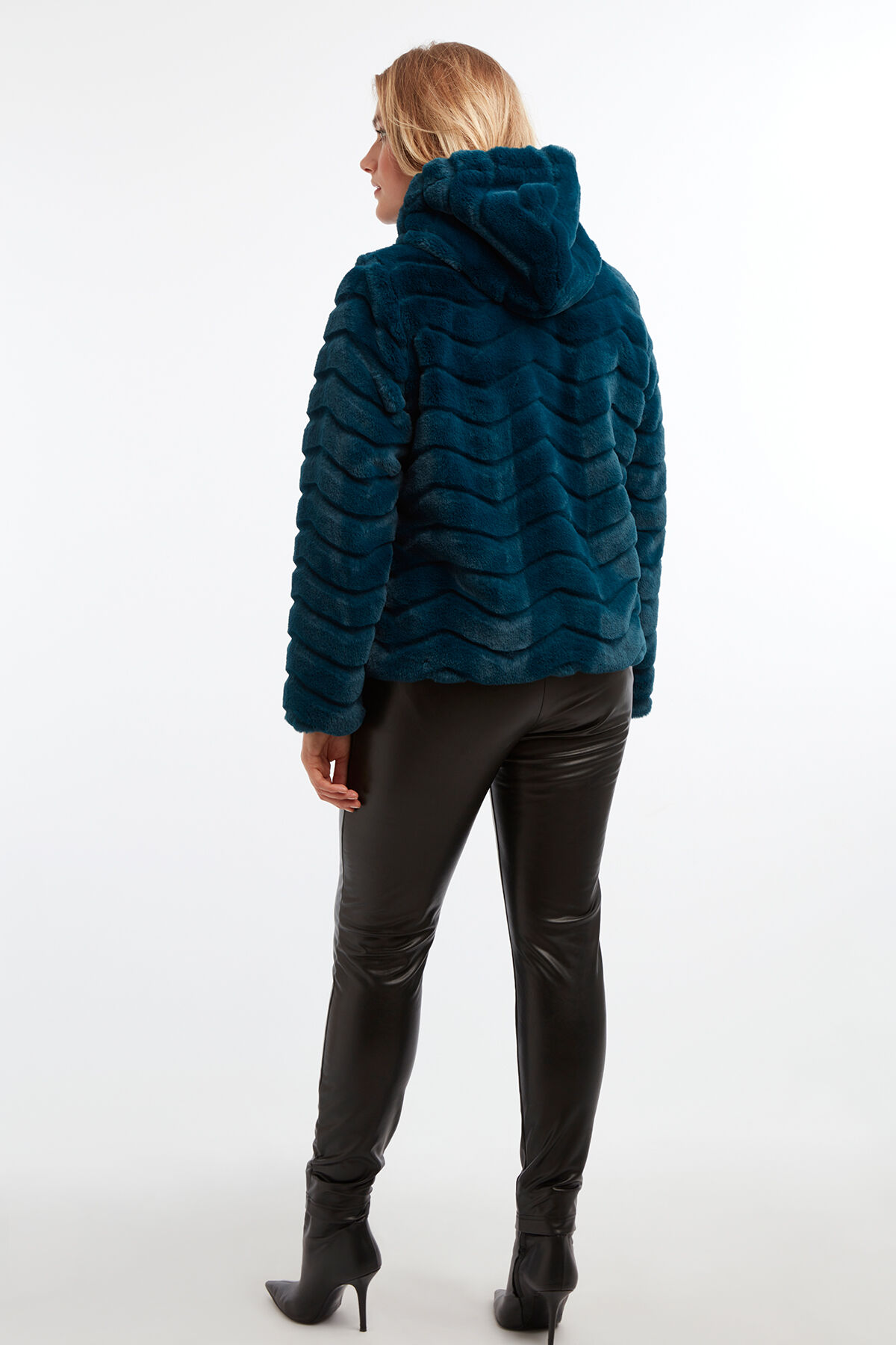 Abrigo de pelo sint&eacute;tico image number 4