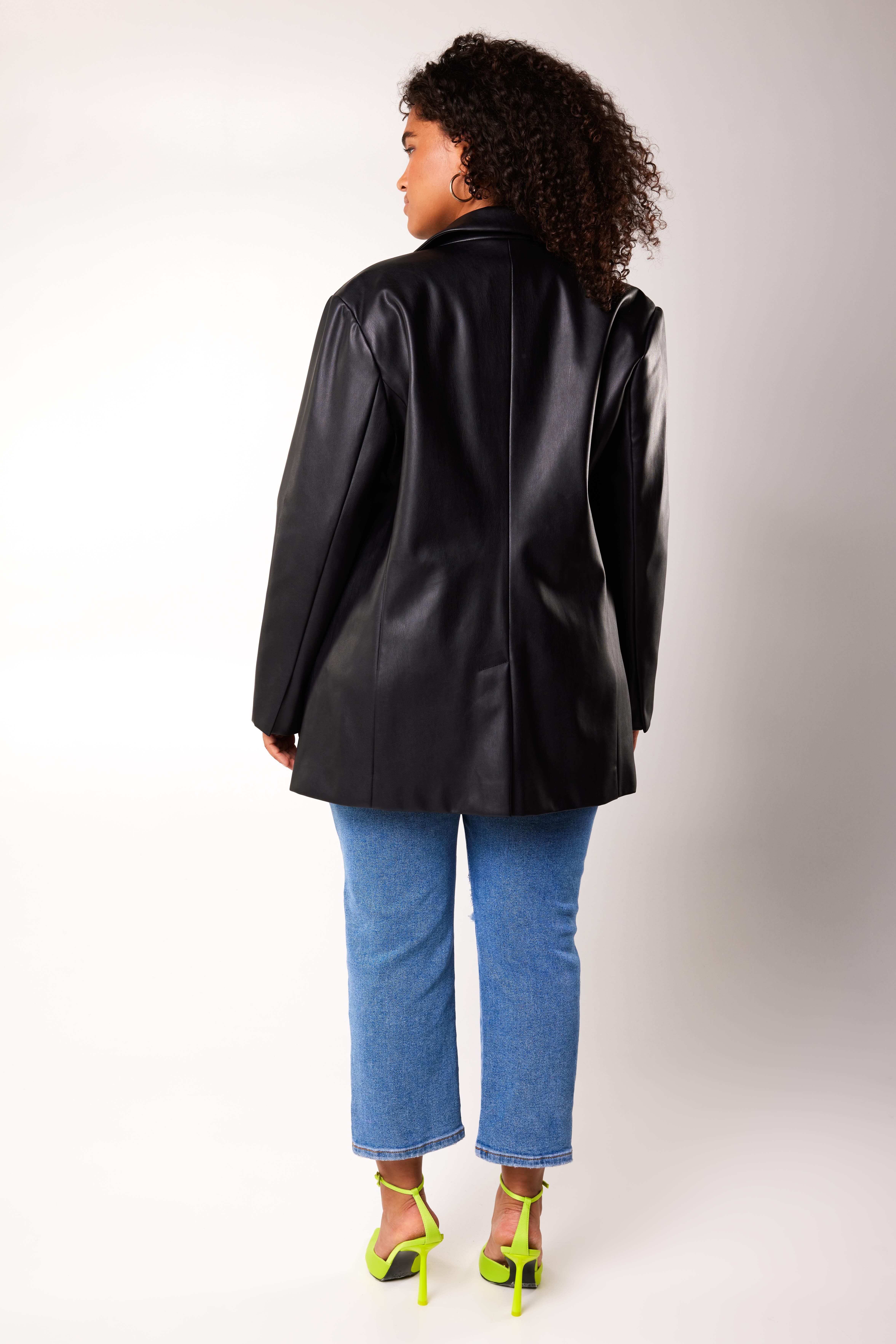 Blazer de cuero sint&eacute;tico image number 4