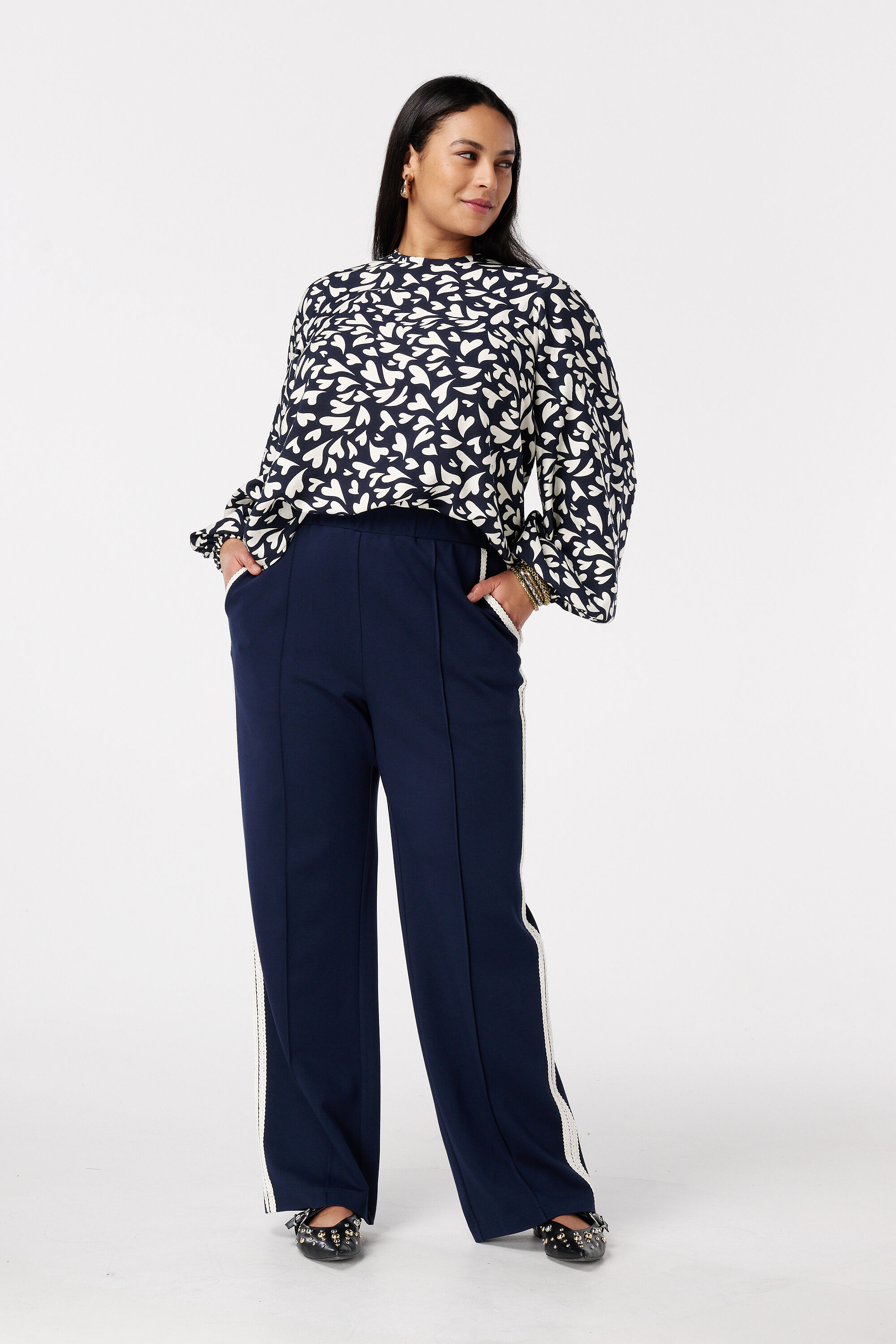 Blusa con estampado de lunares y cord&oacute;n image number 5