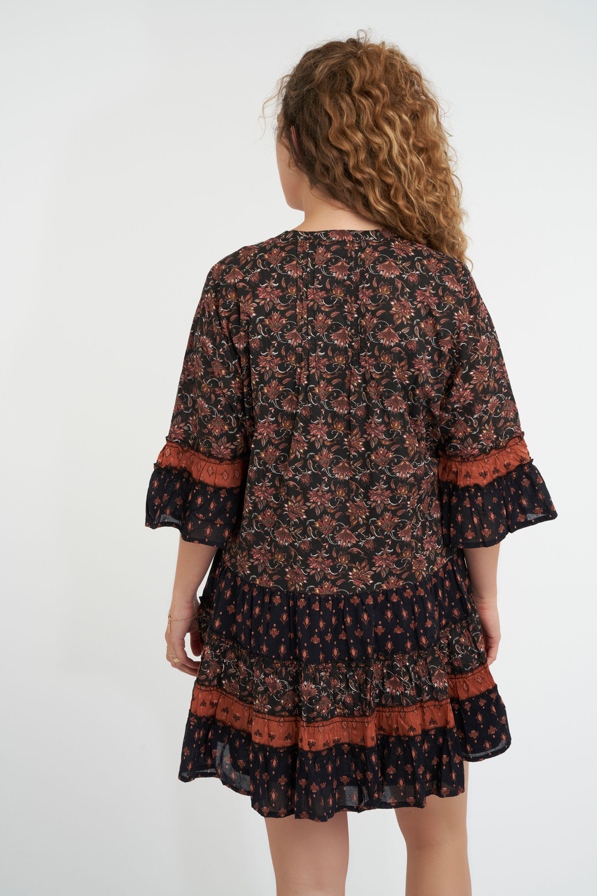 Vestido con corte en A con estampado  image number 3