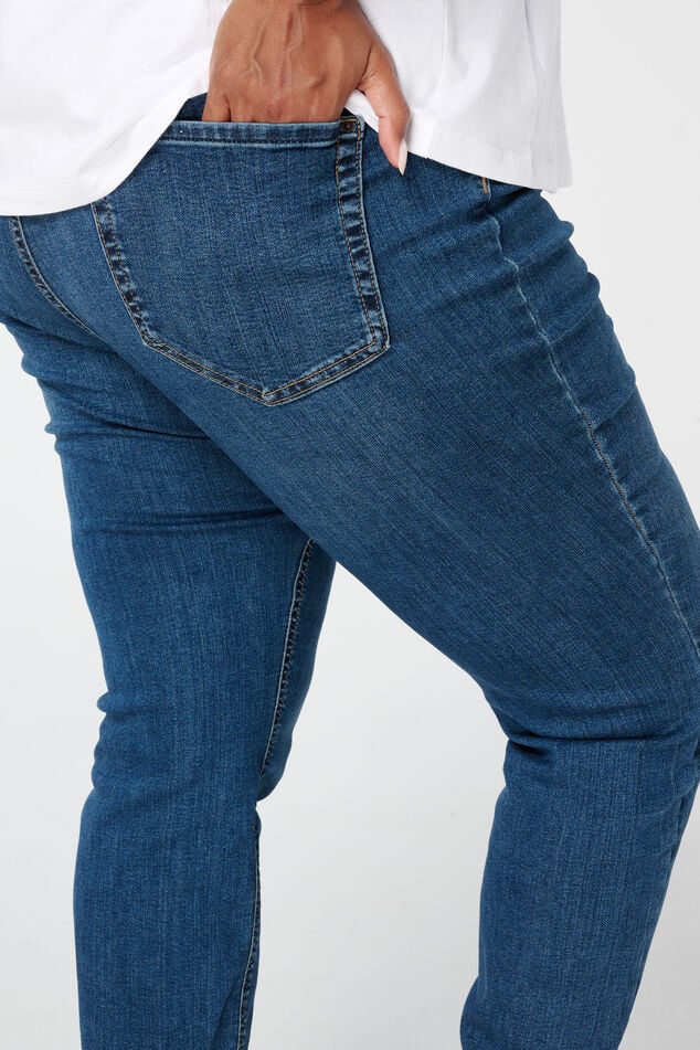 Vaqueros CHERRY de corte pitillo y talle alto image number 4