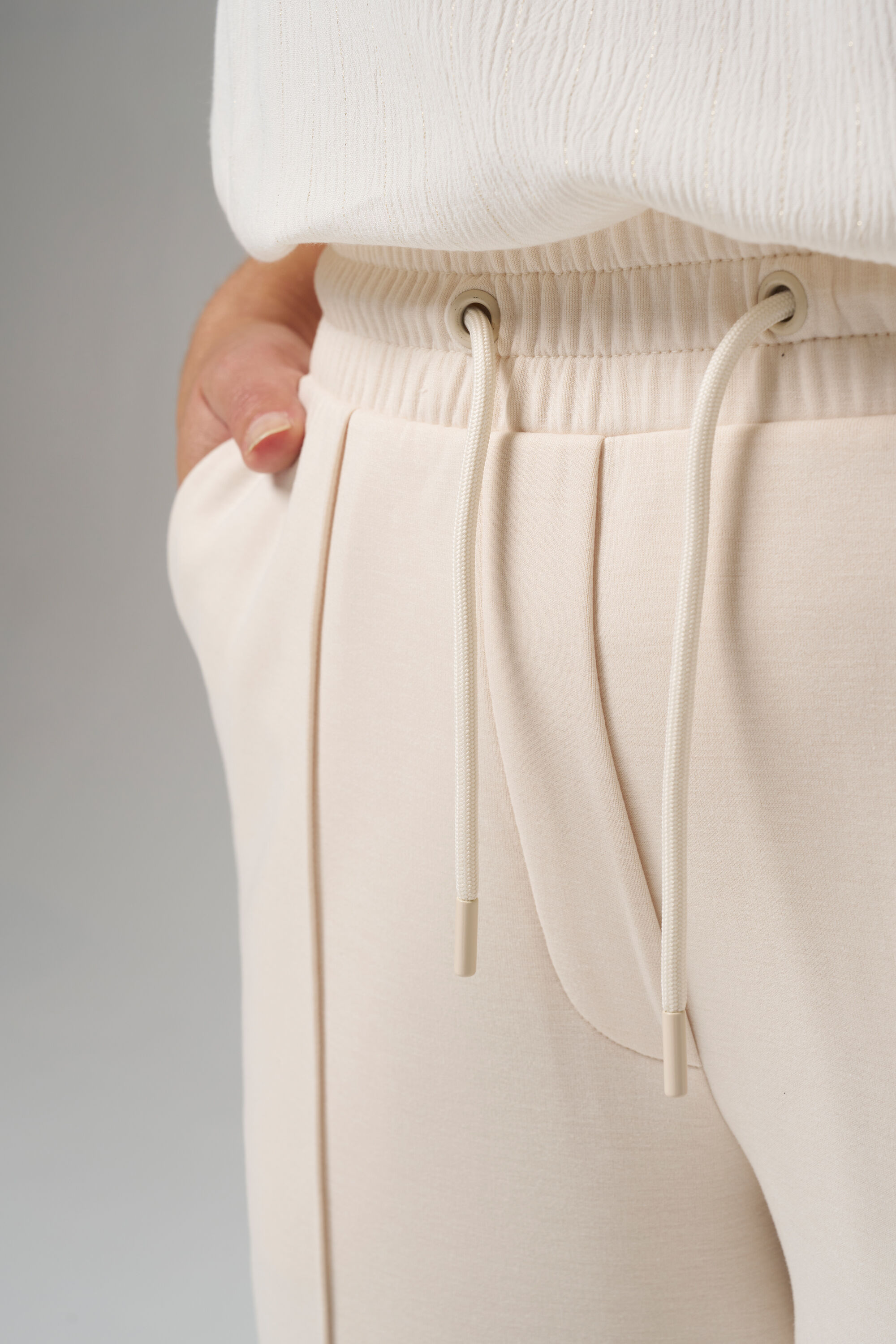 Vaqueros con pespunte decorativo  image number 4