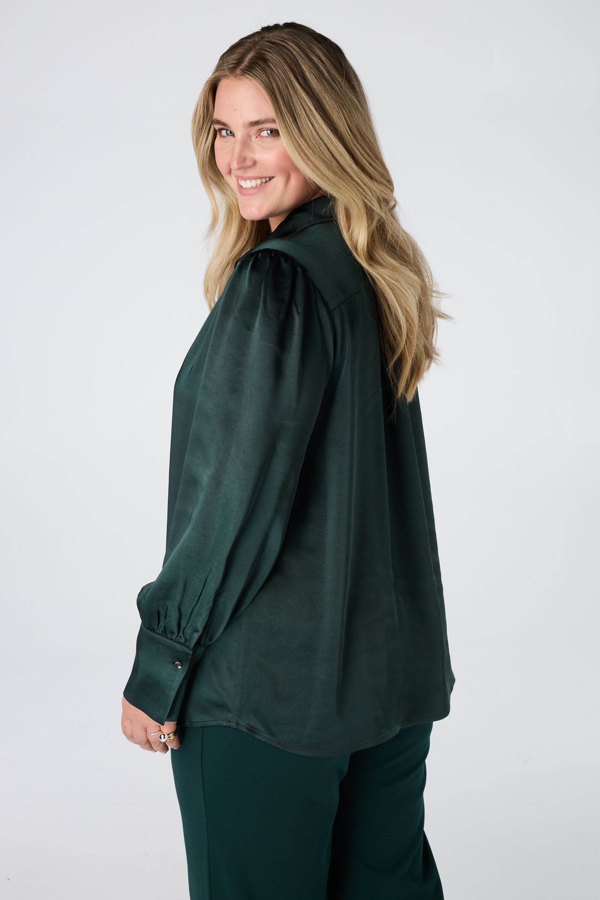 Blusa con acabado satinado image number 3
