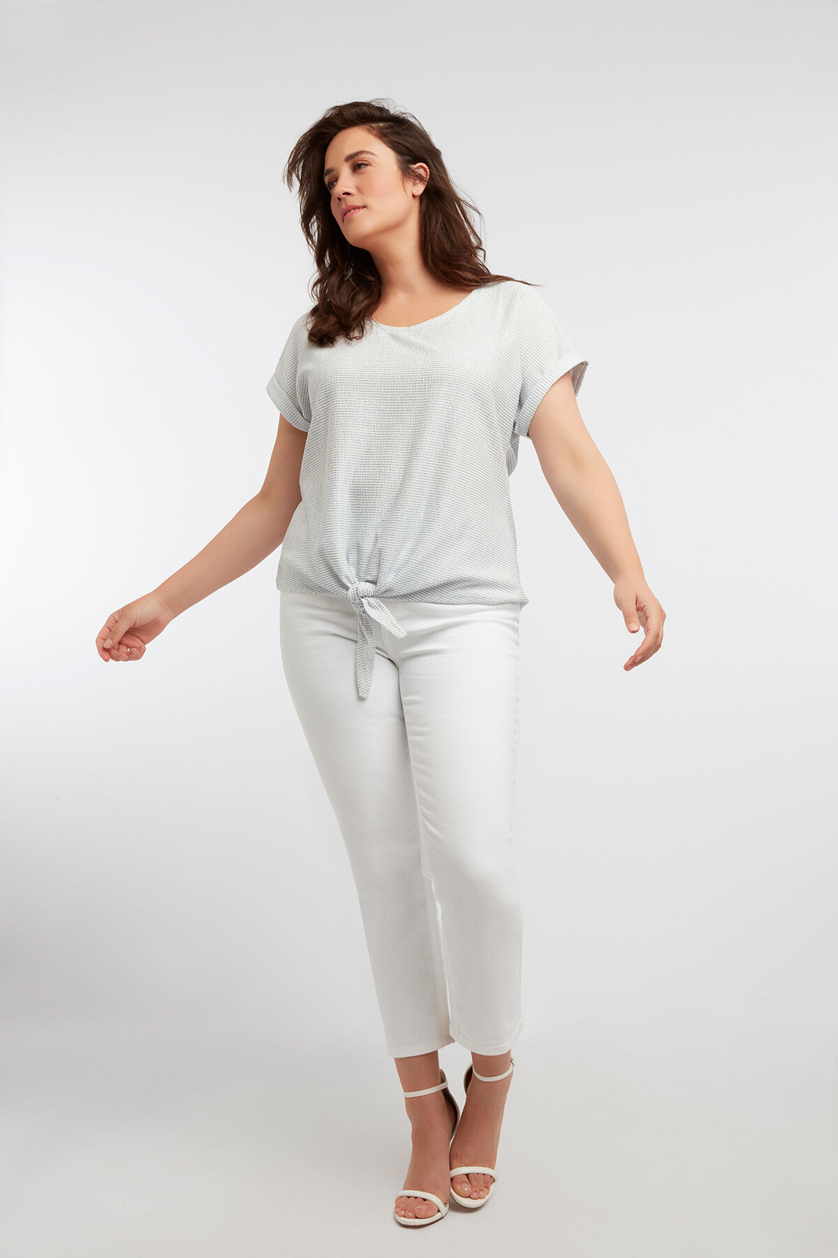 Camiseta corta anudada image number 4