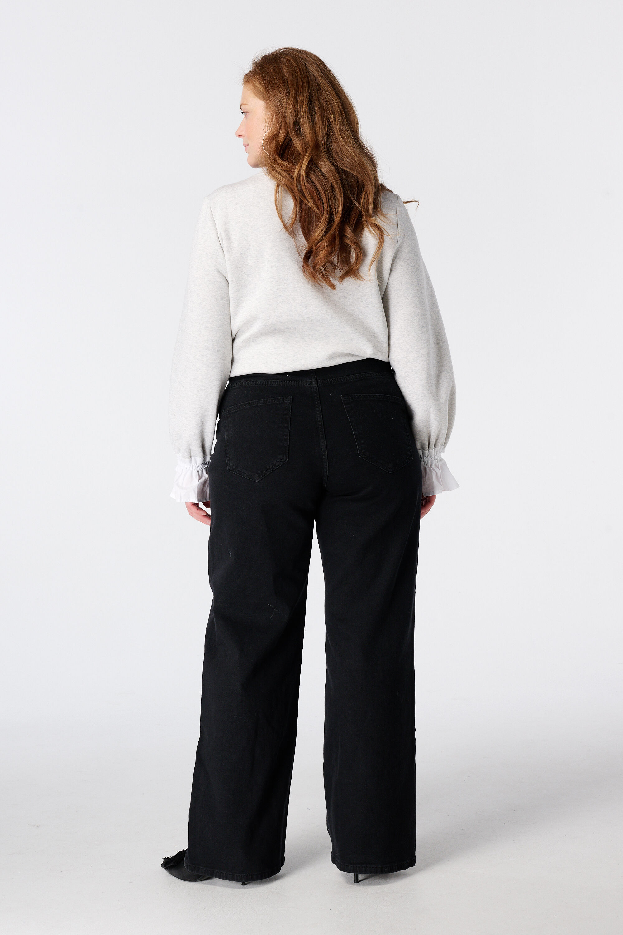 Vaqueros wide leg con tachuelas image number 3