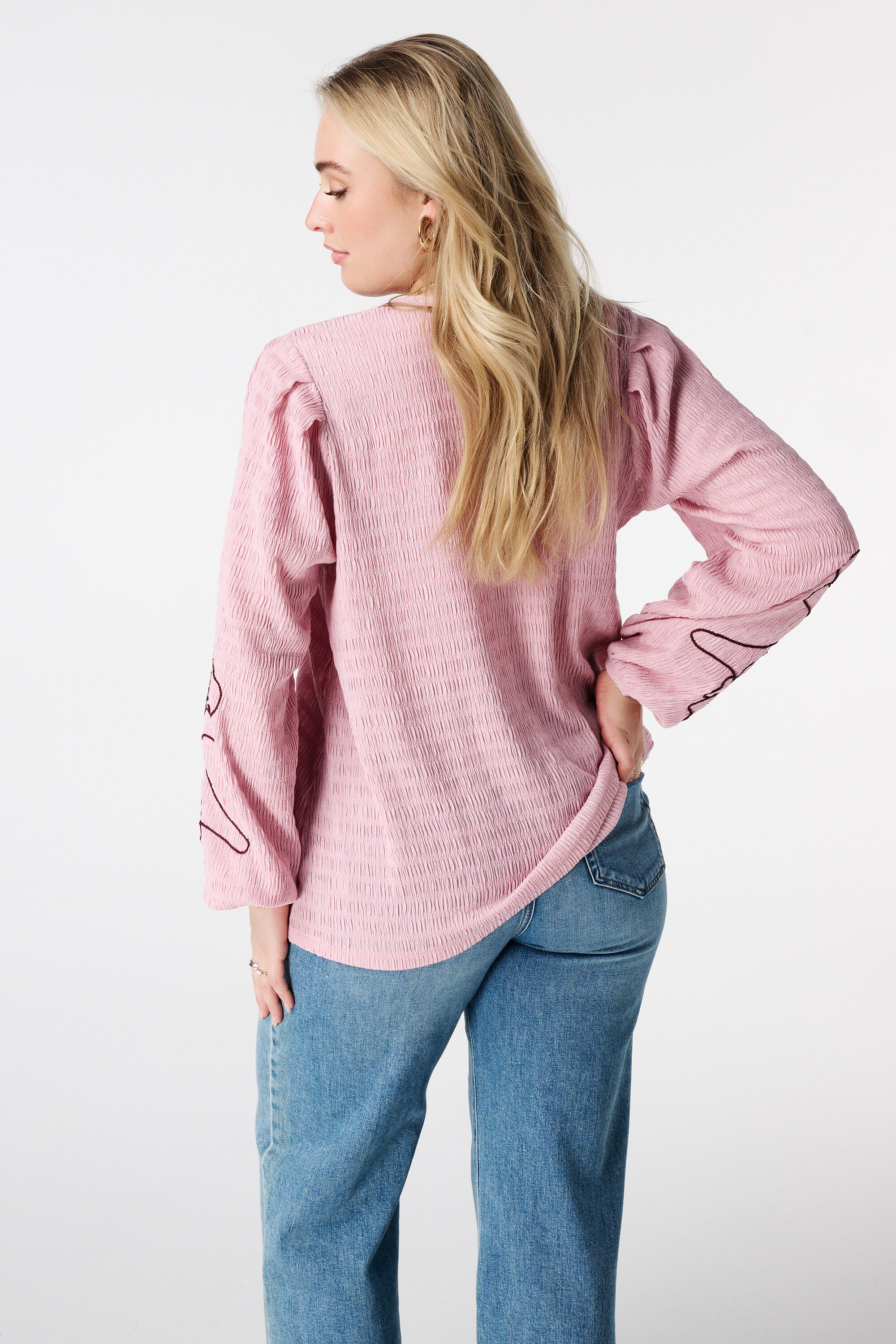 Blusa con bordado image number 3