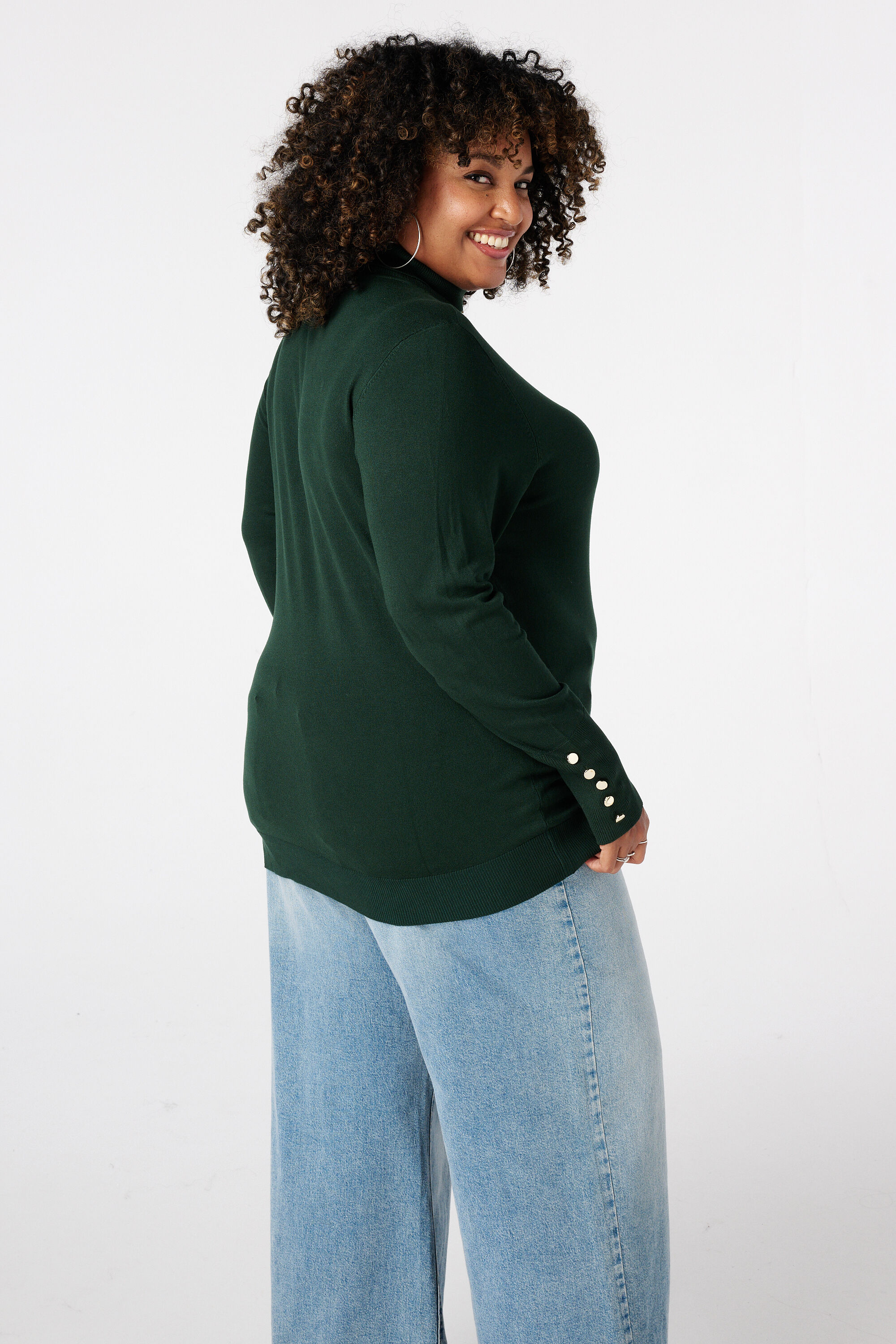 Jersey con cuello alto y botones decorativos image number 3