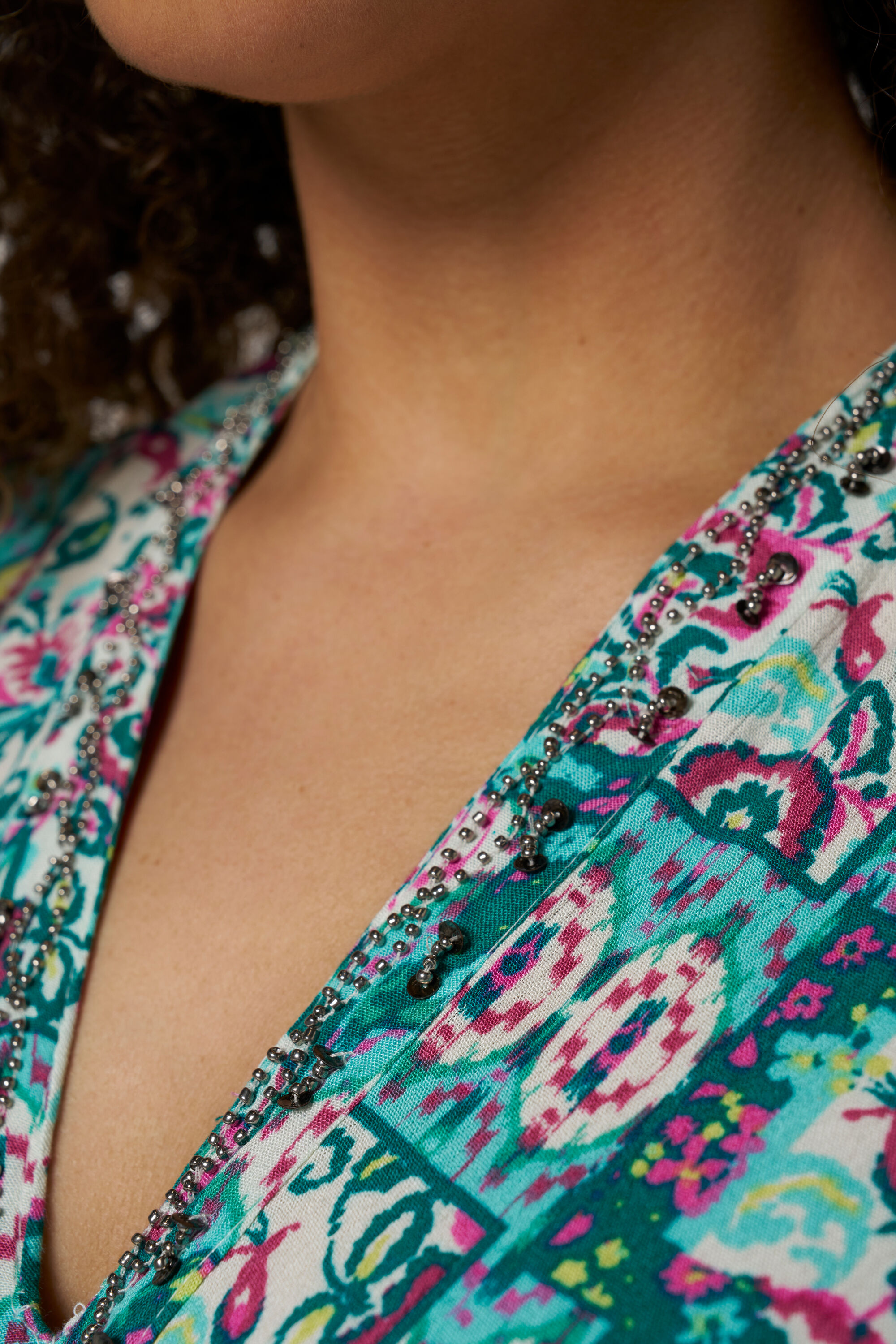 Vestido maxi con escote en V image number 4