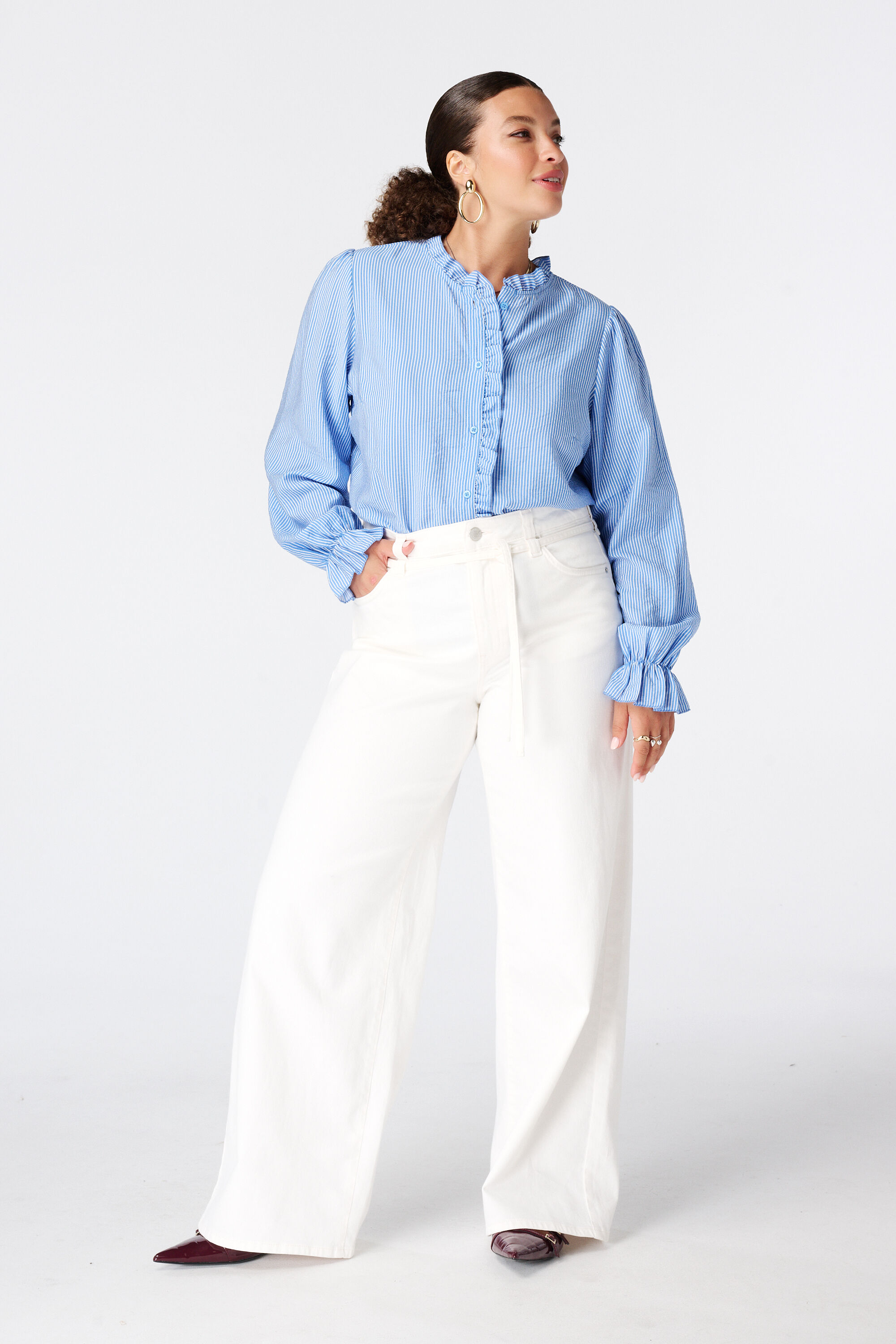Blusa con volantes image number 5
