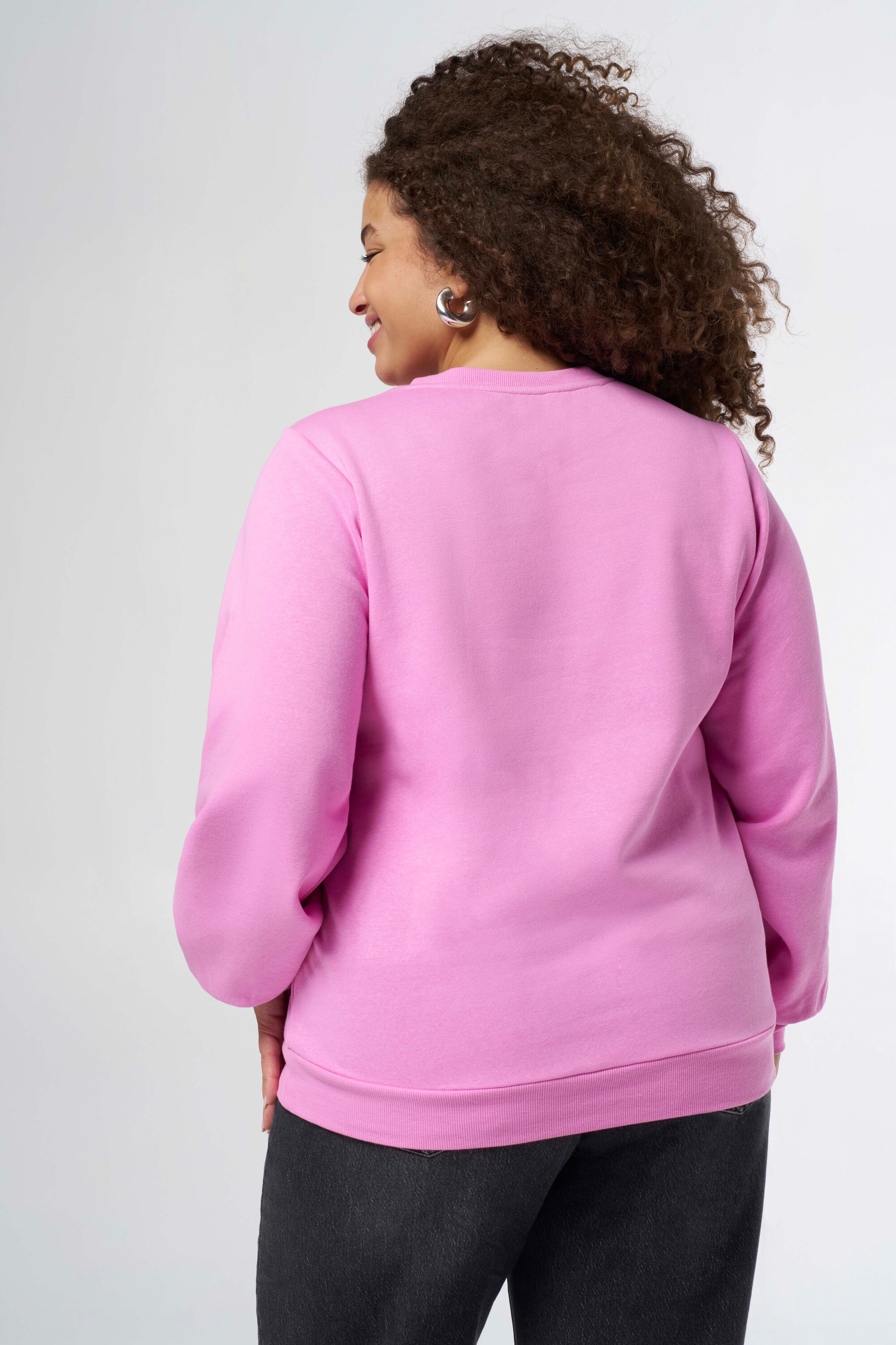 Su&eacute;ter con texto image number 3