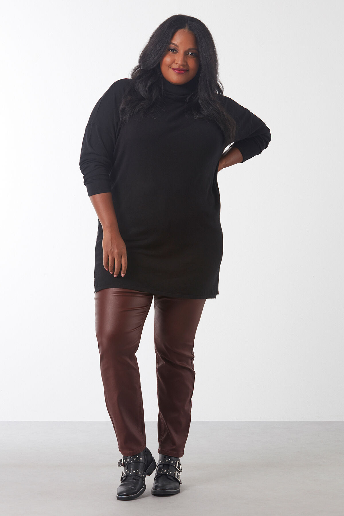 Pantalones con brillo image number 4