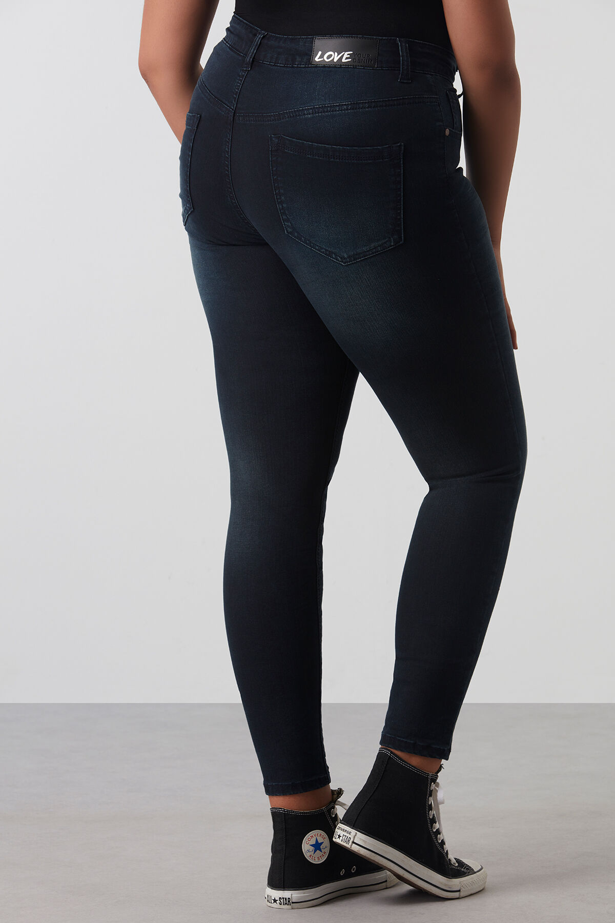 Vaqueros de pitillo modelo SHAPING image number 3