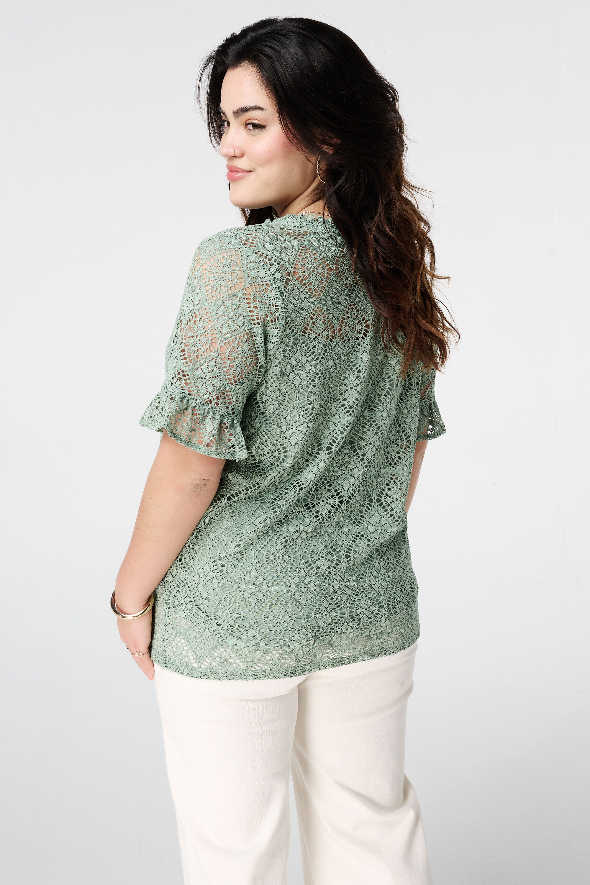 Top de encaje con manga corta  image number 3