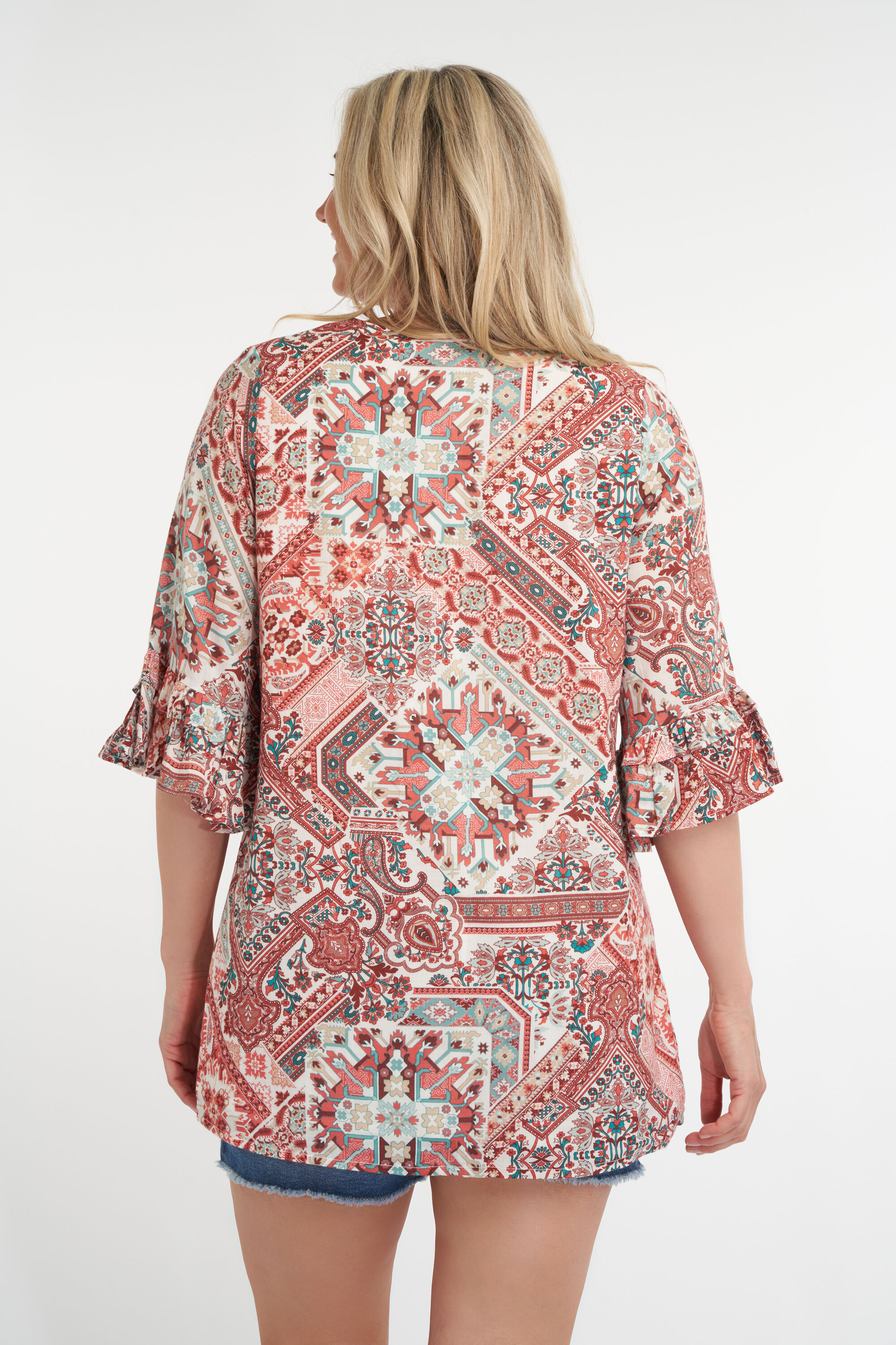 Blusa larga con estampado image number 4
