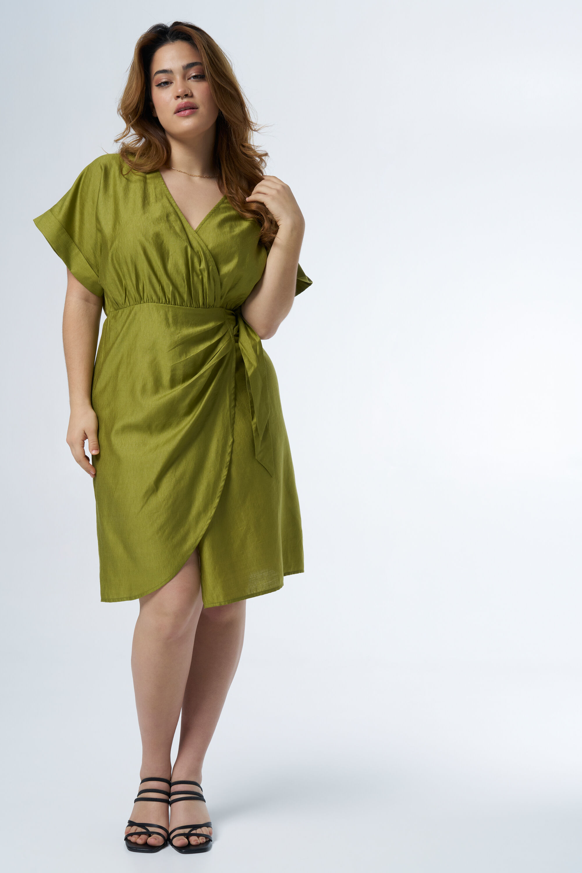 Vestido con detalle de lazo image number 5