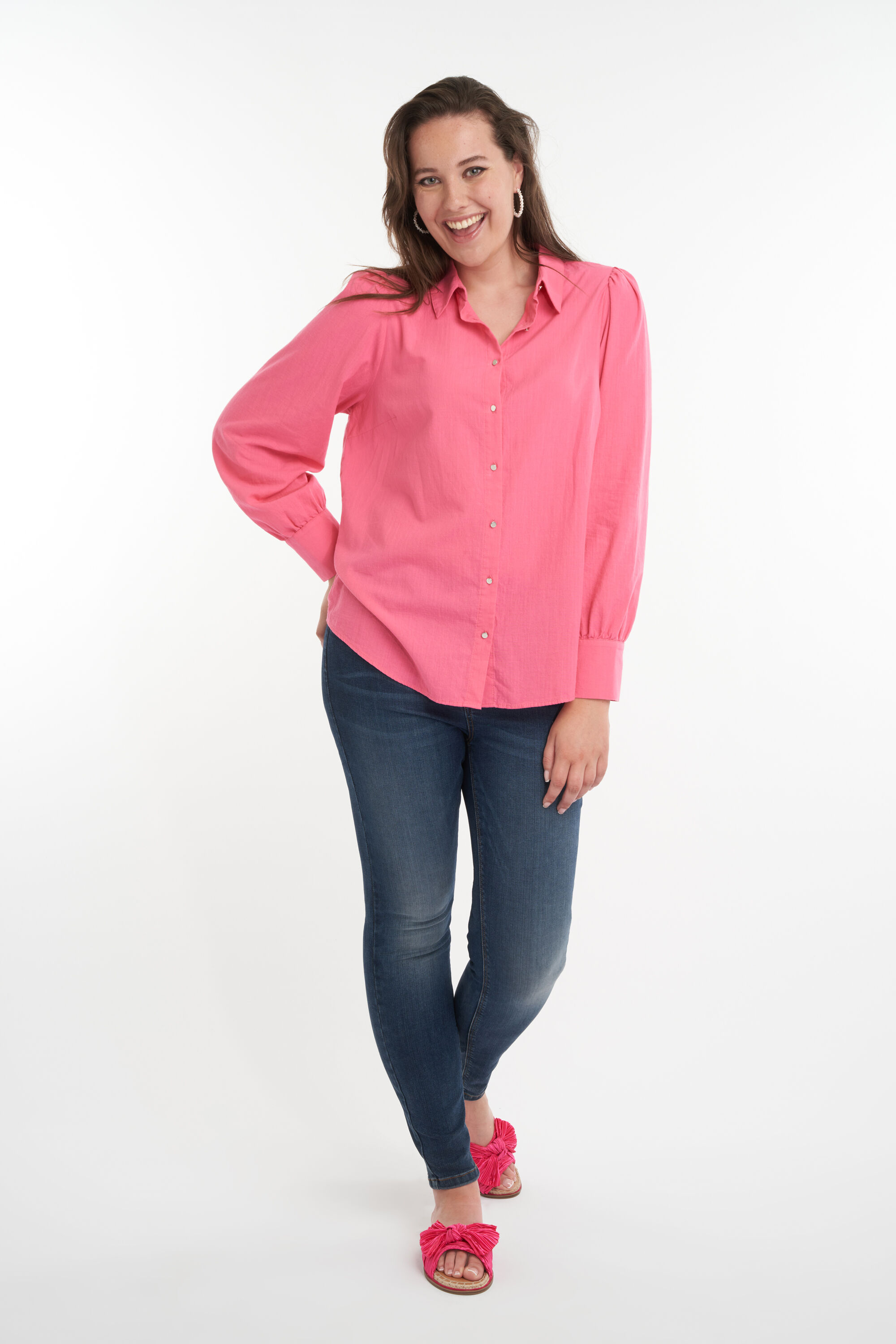 Blusa con mangas abullonadas image number 5