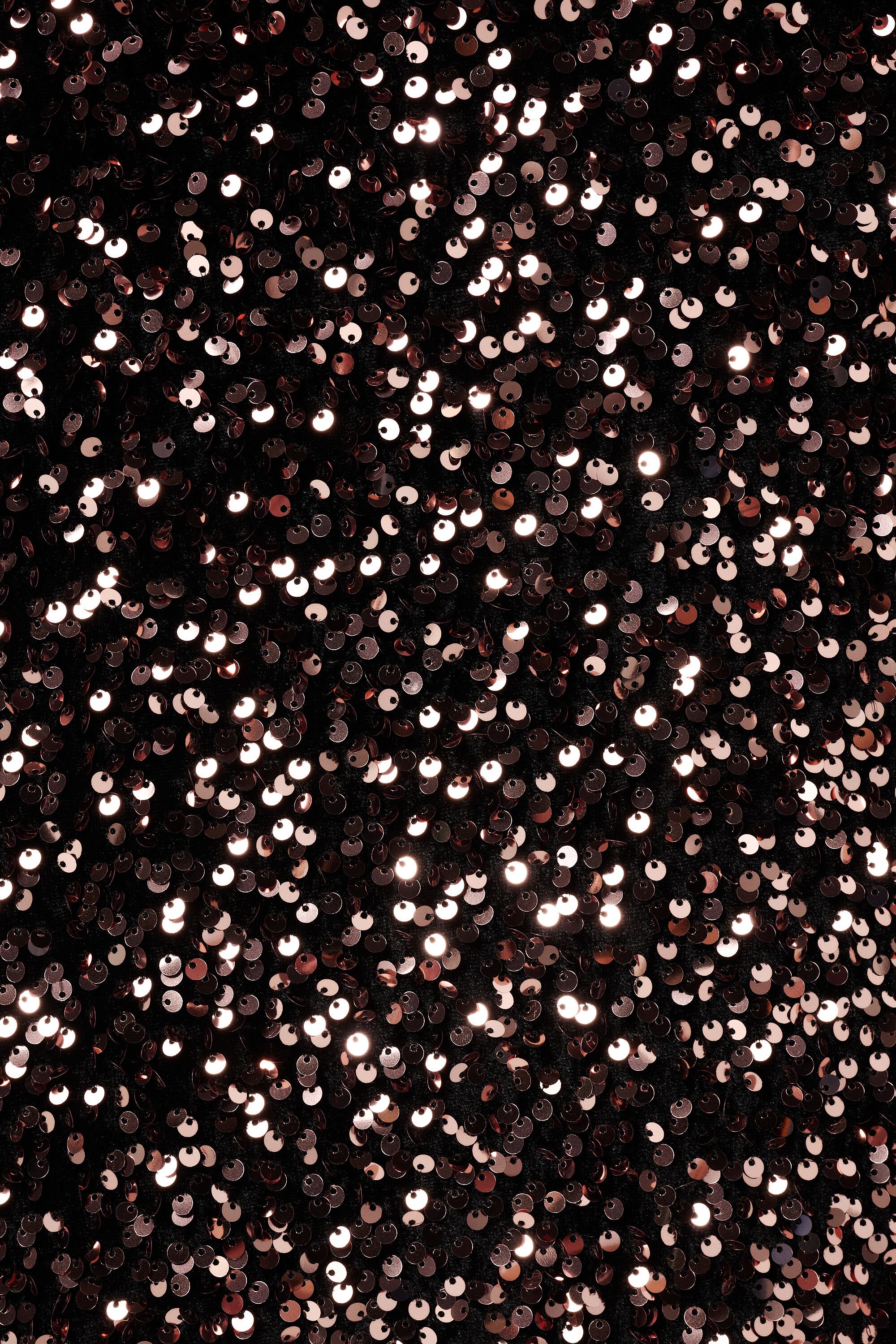 Vestido con lentejuelas y efecto cruzado image number 6