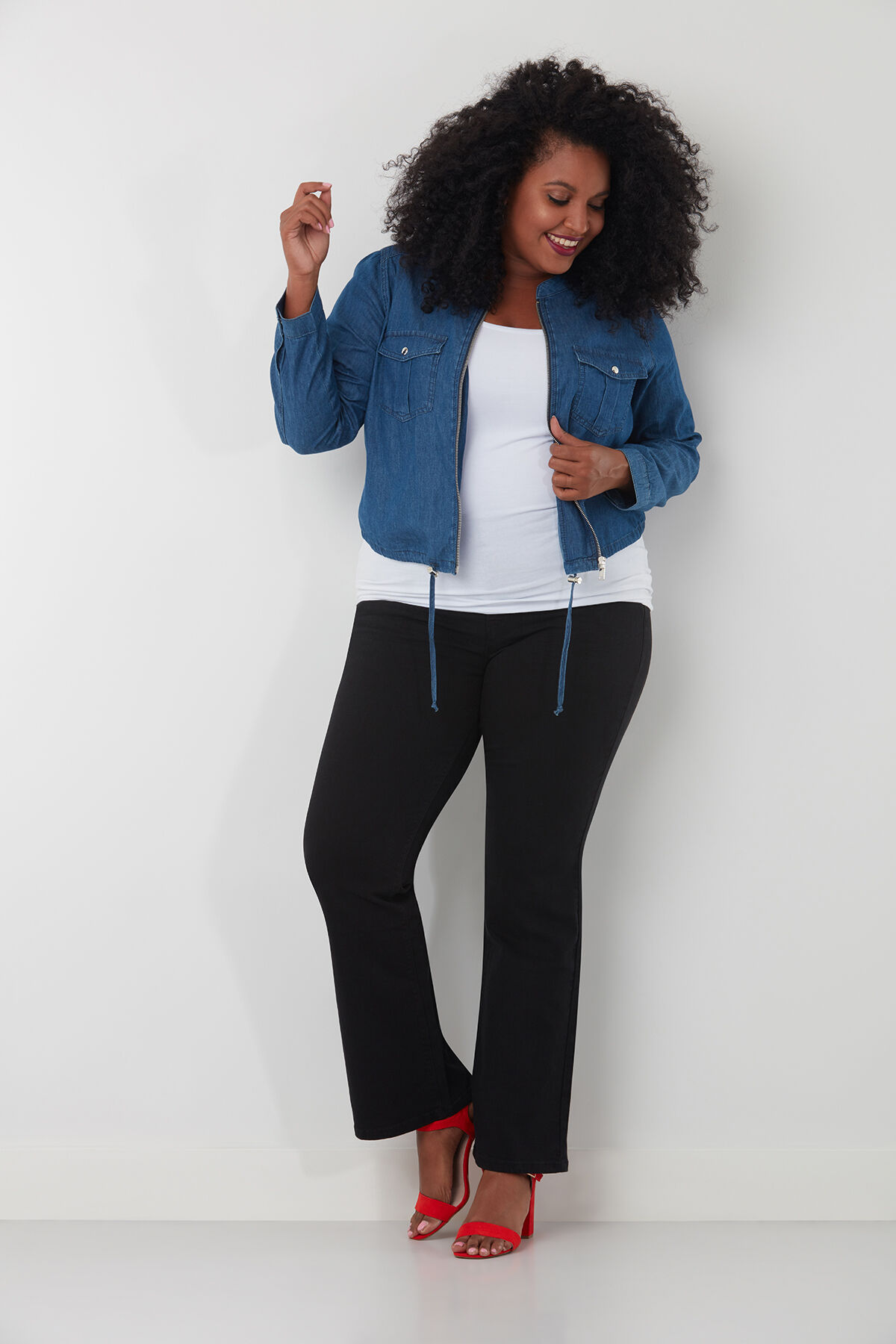 Pantal&oacute;n vaquero acampanado VIOLET image number 4