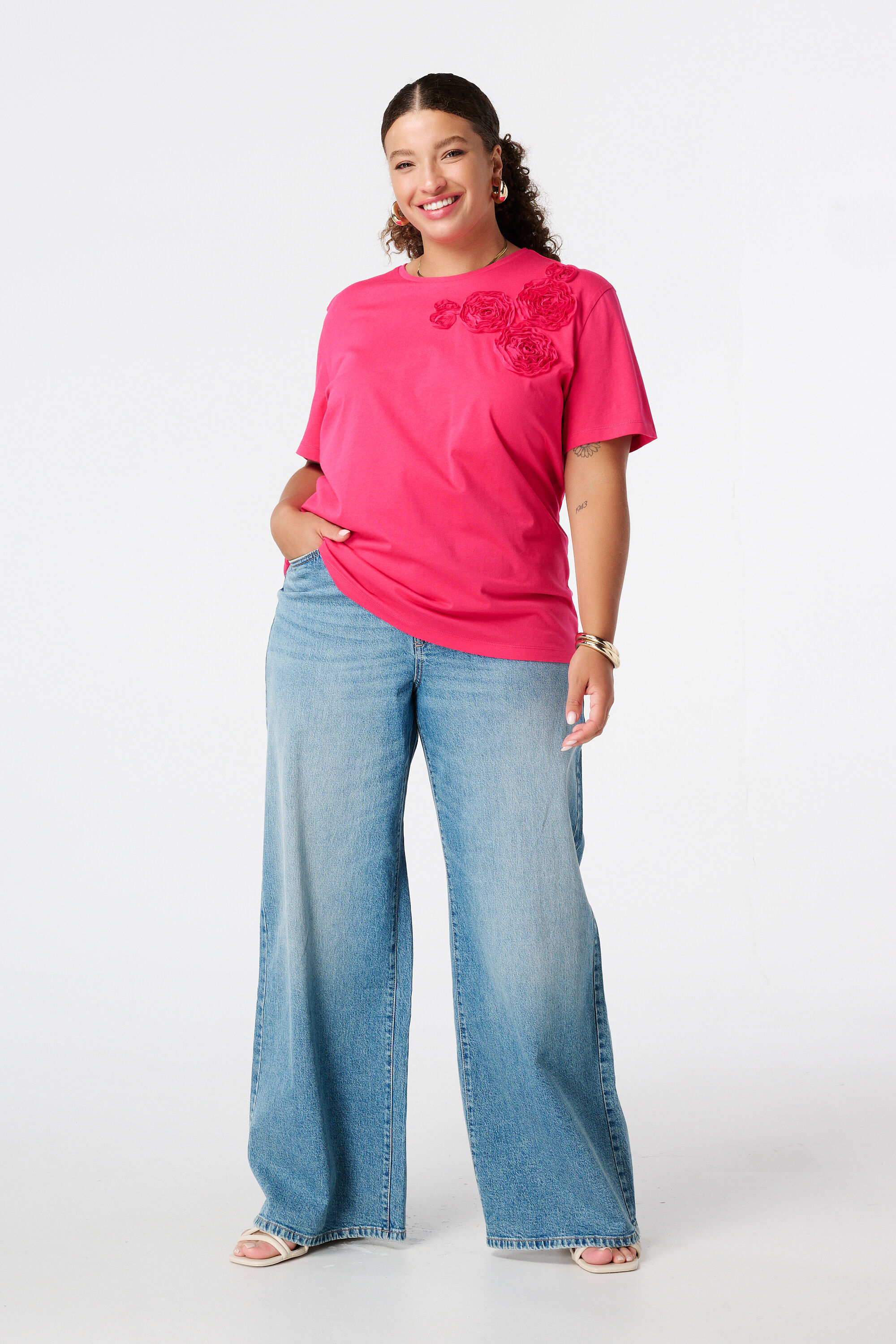 Camiseta con estampado bordado image number 5