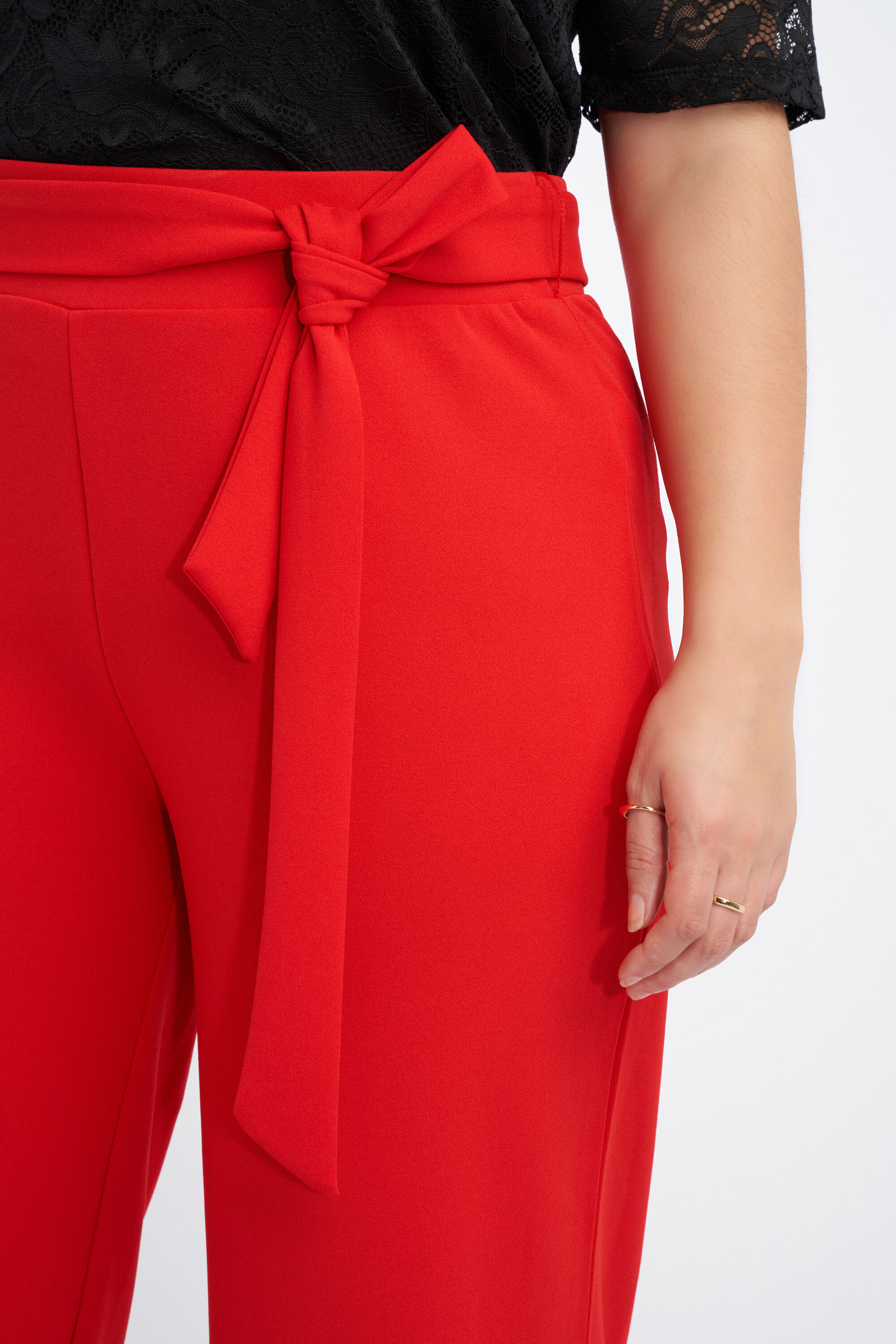 Pantalones con cinto image number 5