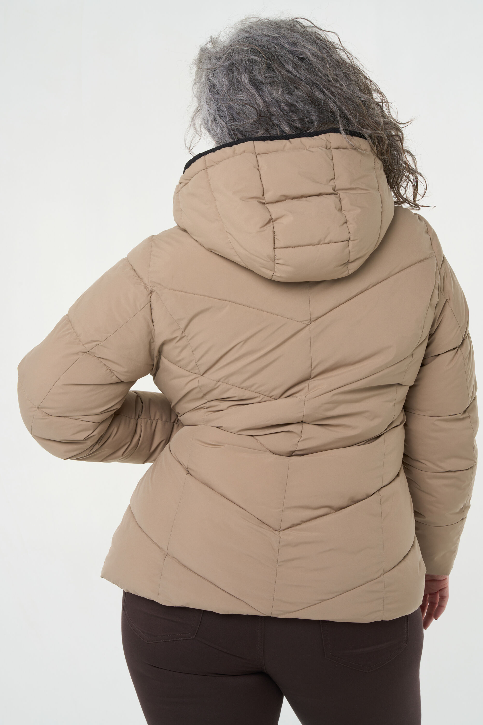 Chaqueta acolchada con capucha  image number 4