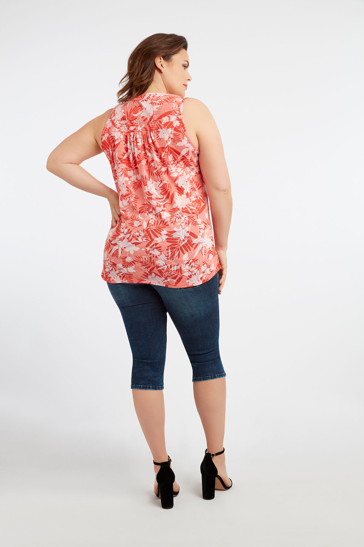 Top sin mangas con efecto desgastado image number 5