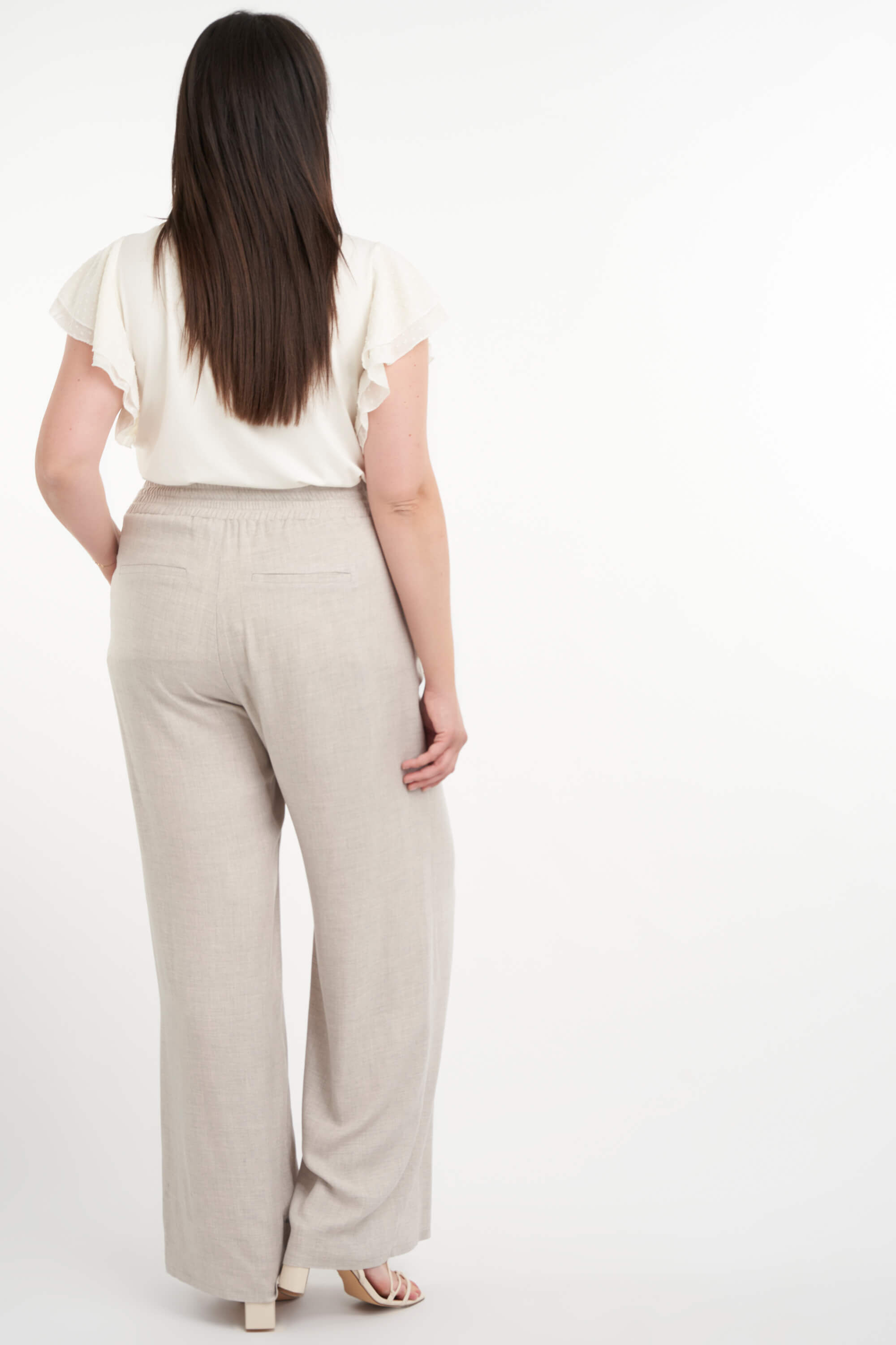 Pantalones de corte holgado image number 4