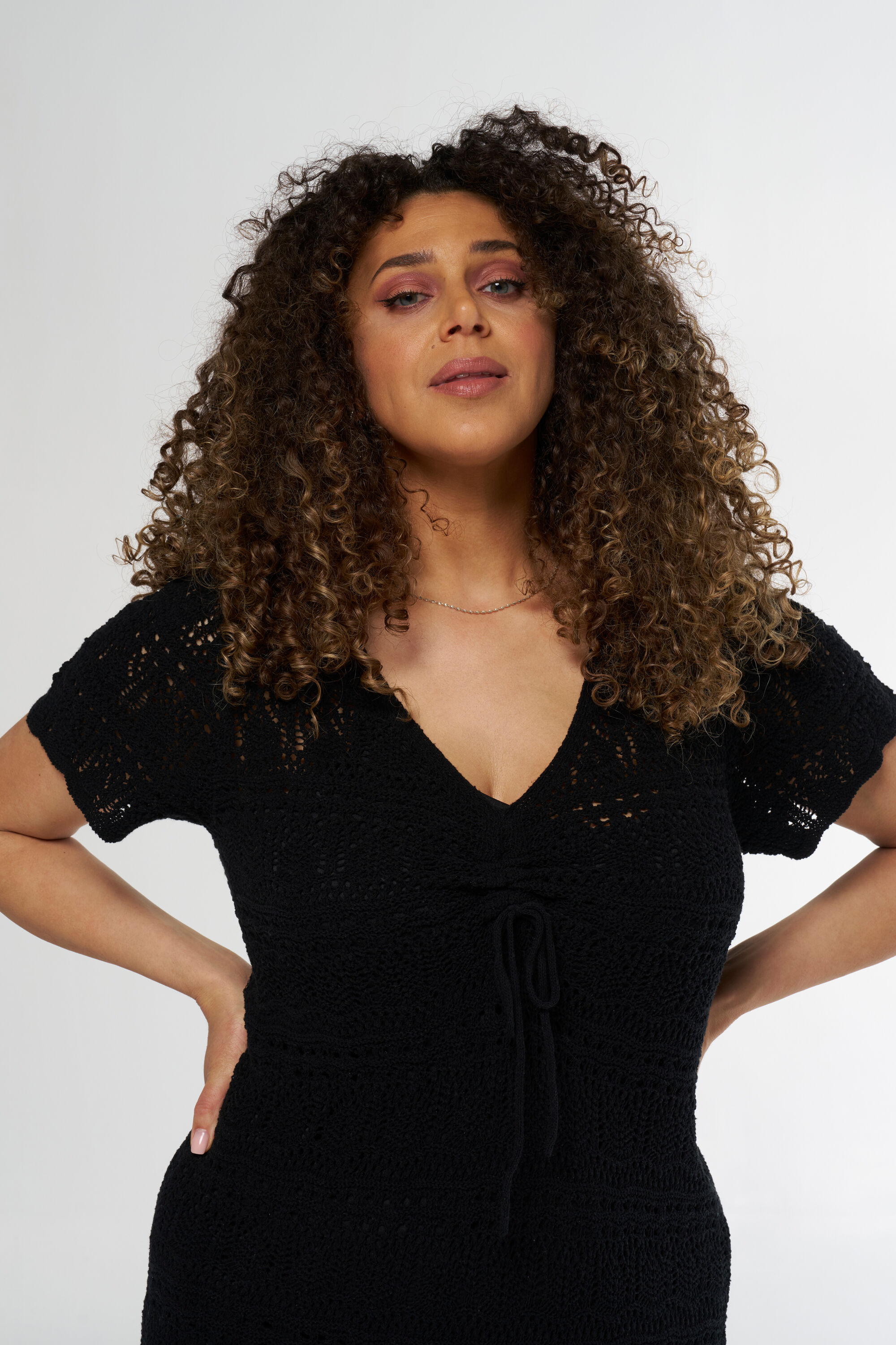 Vestido de ganchillo con un lazo como detalle image number 5